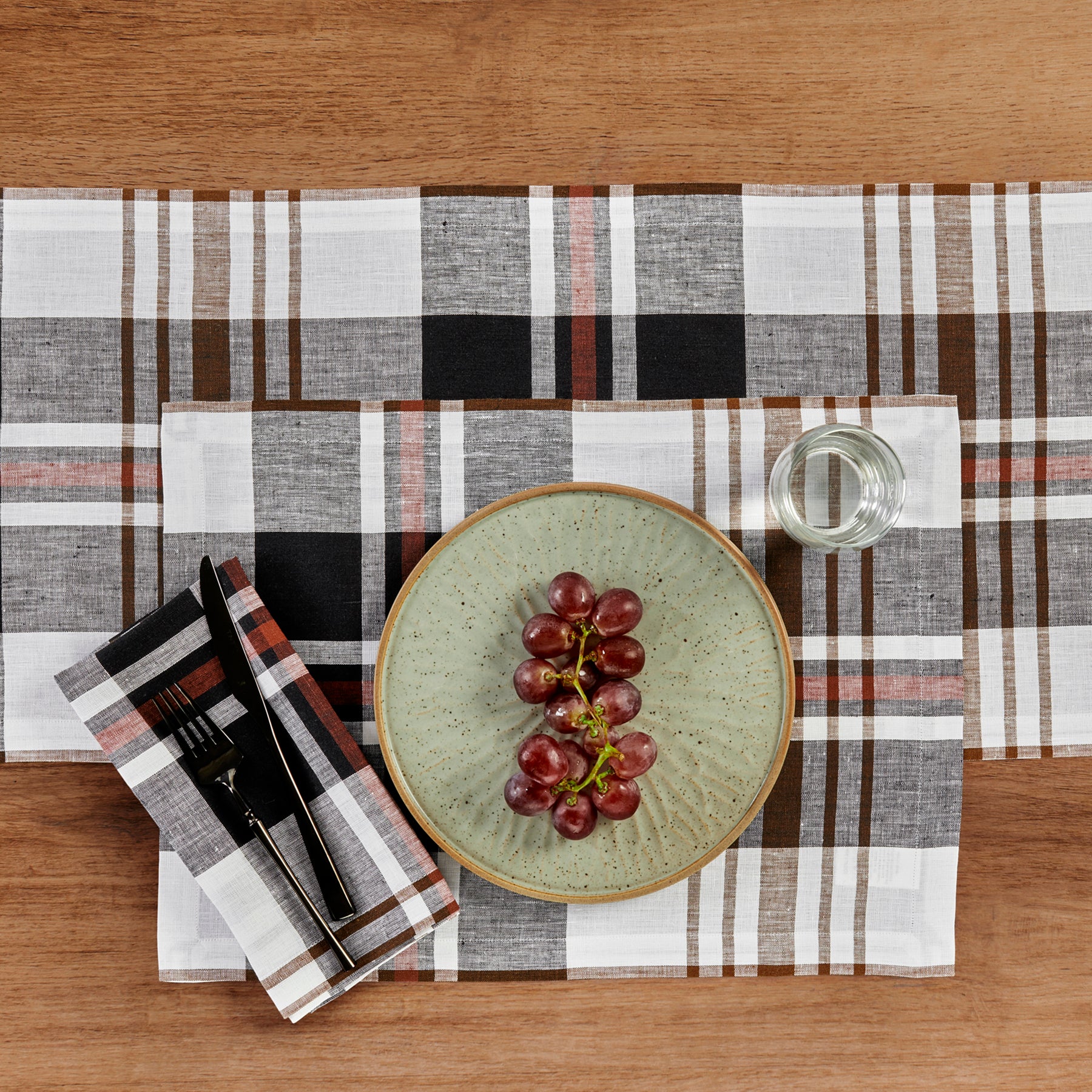 Oxford Plaid Table Runner - Classic Checkered Design for Dining Table Decor, Holiday Parties & Wedding Centerpieces