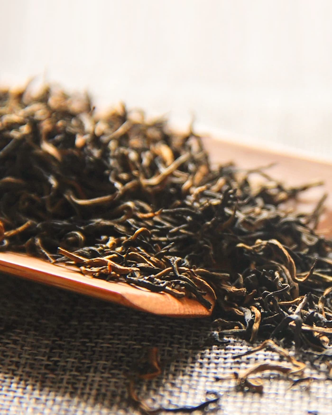 Premium Jin Jun Mei Black Tea - Authentic Chinese Golden Beautiful Eyebrow Tea - Grade AA High Quality Loose Leaf Black Tea for Gifting, Afternoon Tea & Relaxation