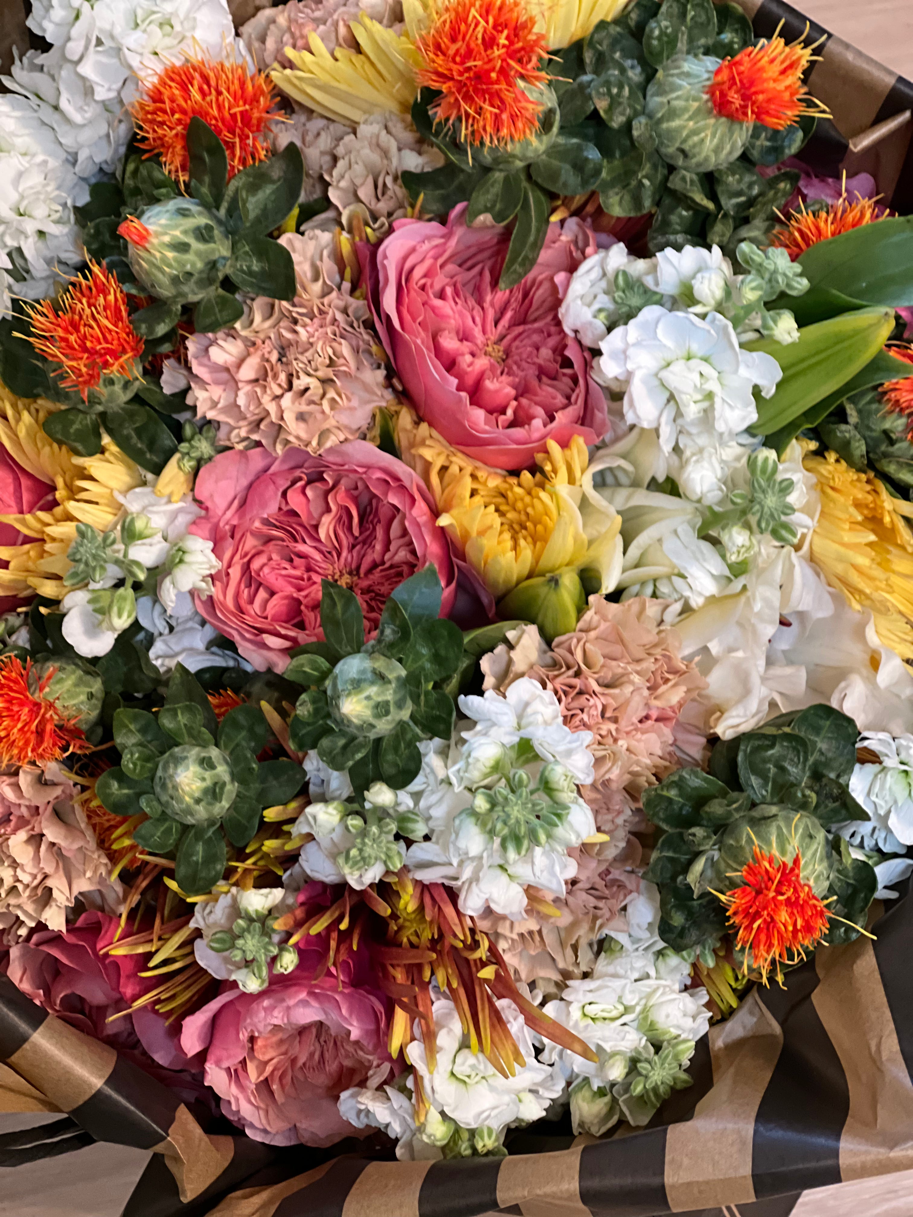 Signature Bouquet - Premium Handcrafted Floral Arrangement for Weddings, Anniversaries & Special Occasions | Perfect Gift for Loved Ones