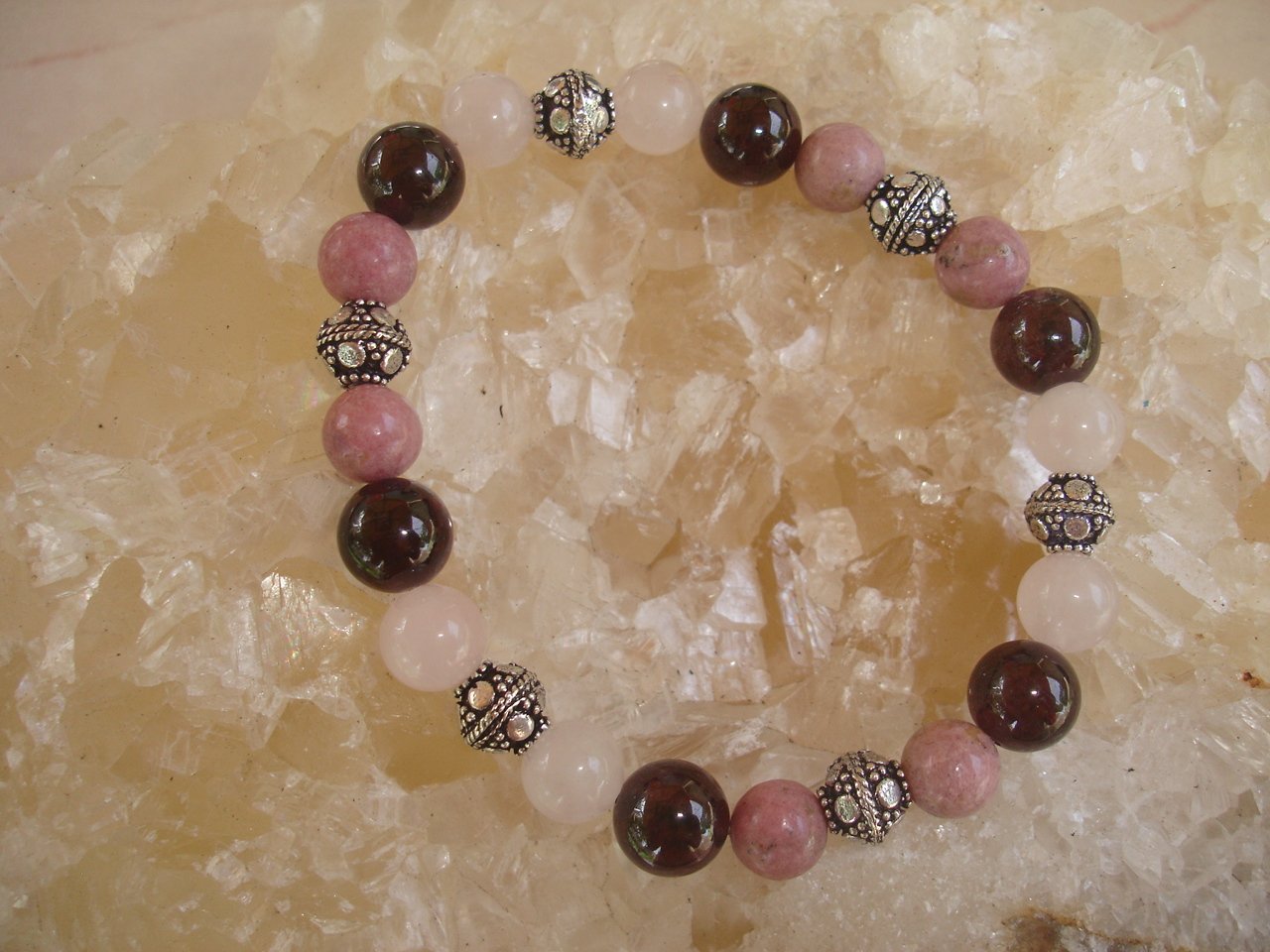 Friendship Gemstone Bracelet - Garnet, Rhodonite & Rose Quartz Crystal for Chakra Healing & Positive Energy - Perfect for Meditation, Yoga & Spiritual Gifts