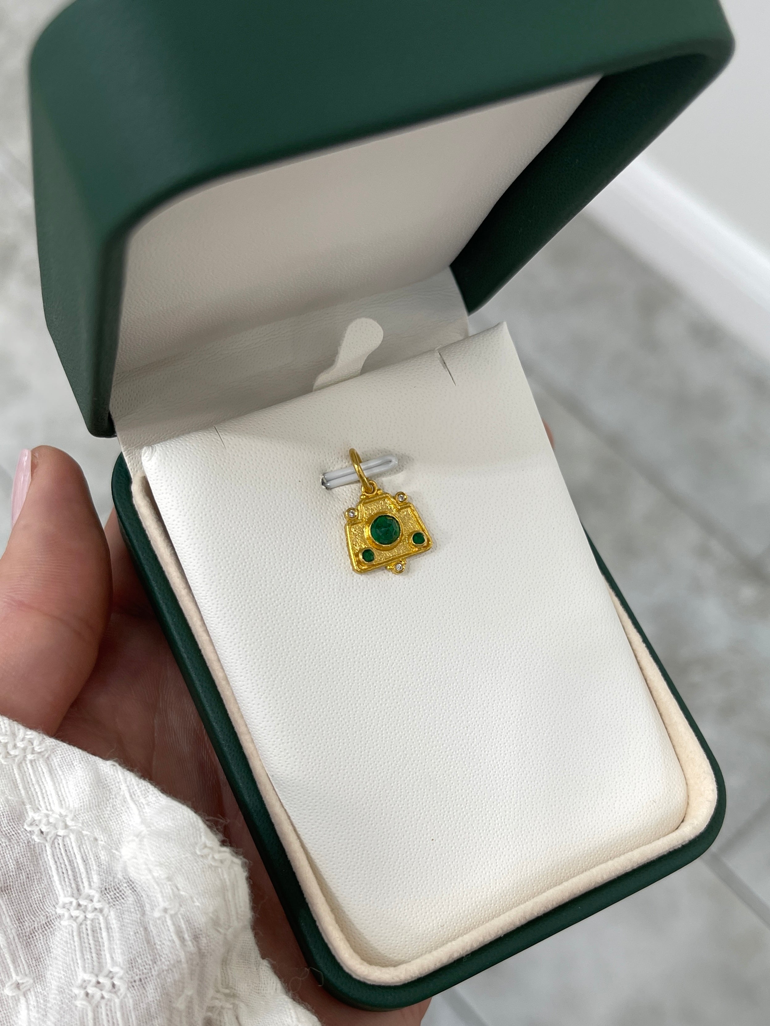 0.68tcw 24K Gold Emerald & Diamond Camera Charm Pendant for Jewelry Making, Gift Giving & Fashion Accessories - Perfect for Necklaces, Bracelets & DIY Crafts