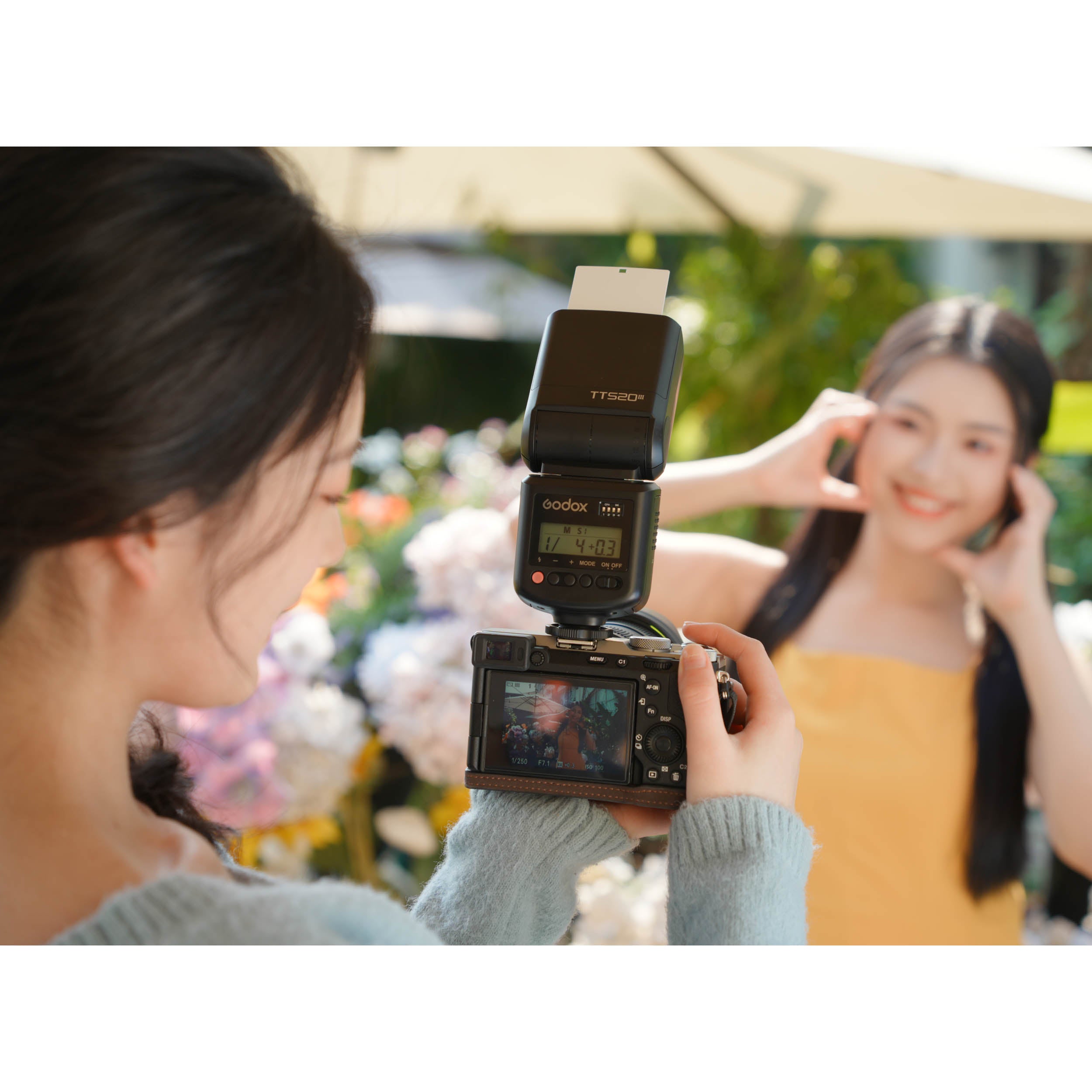 THINKLITE TT520III Professional Camera Flash Speedlite with 433MHz Wireless Trigger - Compatible with Canon Nikon Sony DSLR Cameras - Perfect for Wedding Photography, Portrait & Studio Lighting