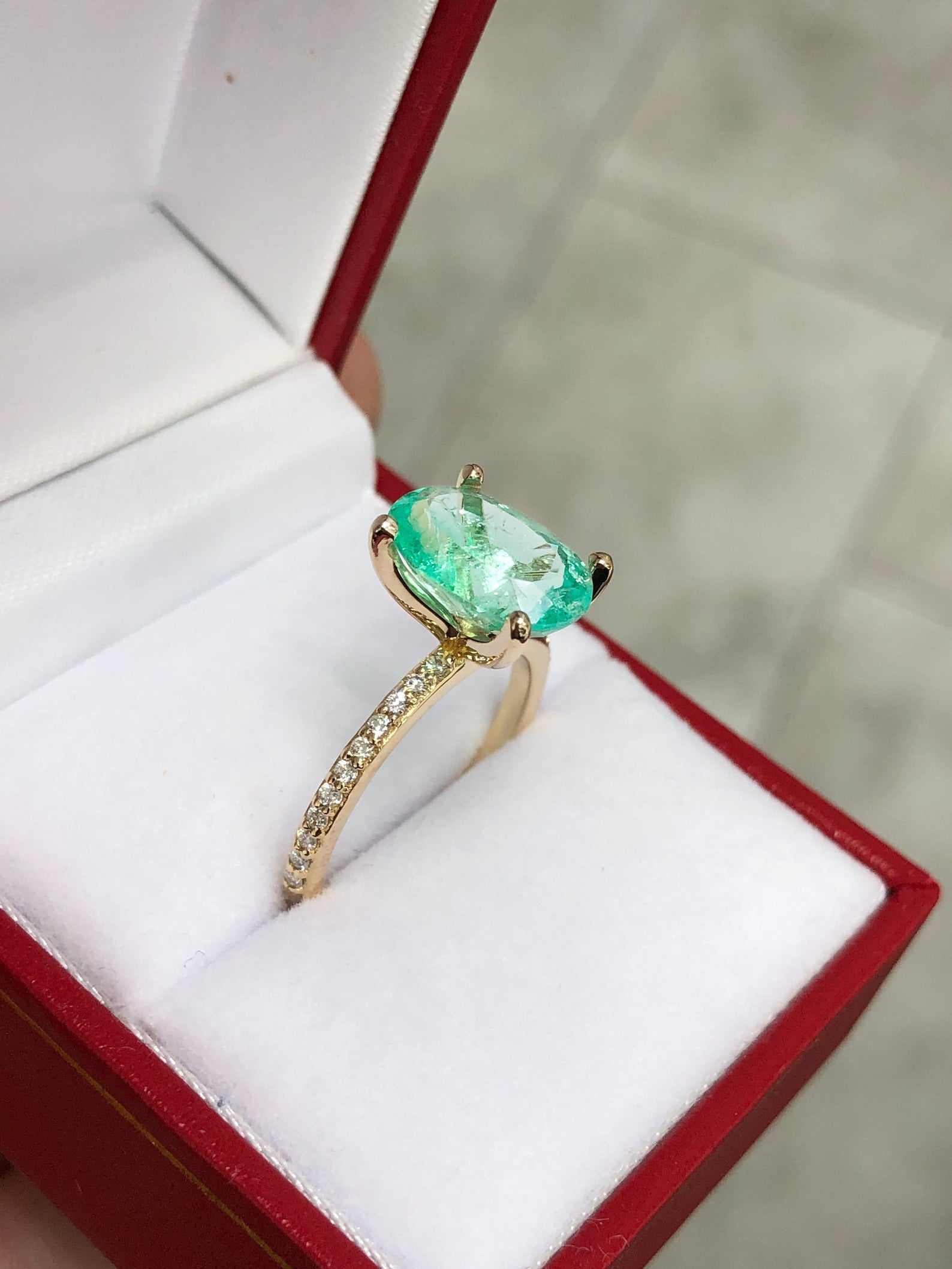 3.10tcw Oval Colombian Emerald & Diamond Accent 14K Gold Engagement Ring for Women - Perfect for Proposals, Anniversaries & Bridal Jewelry