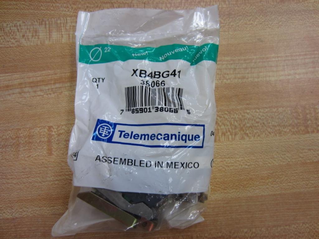 Telemecanique XB4-BG41 Selector Switch with Keys - Industrial Control Panel Switch for Machinery & Automation Systems | XB4BG41 38066