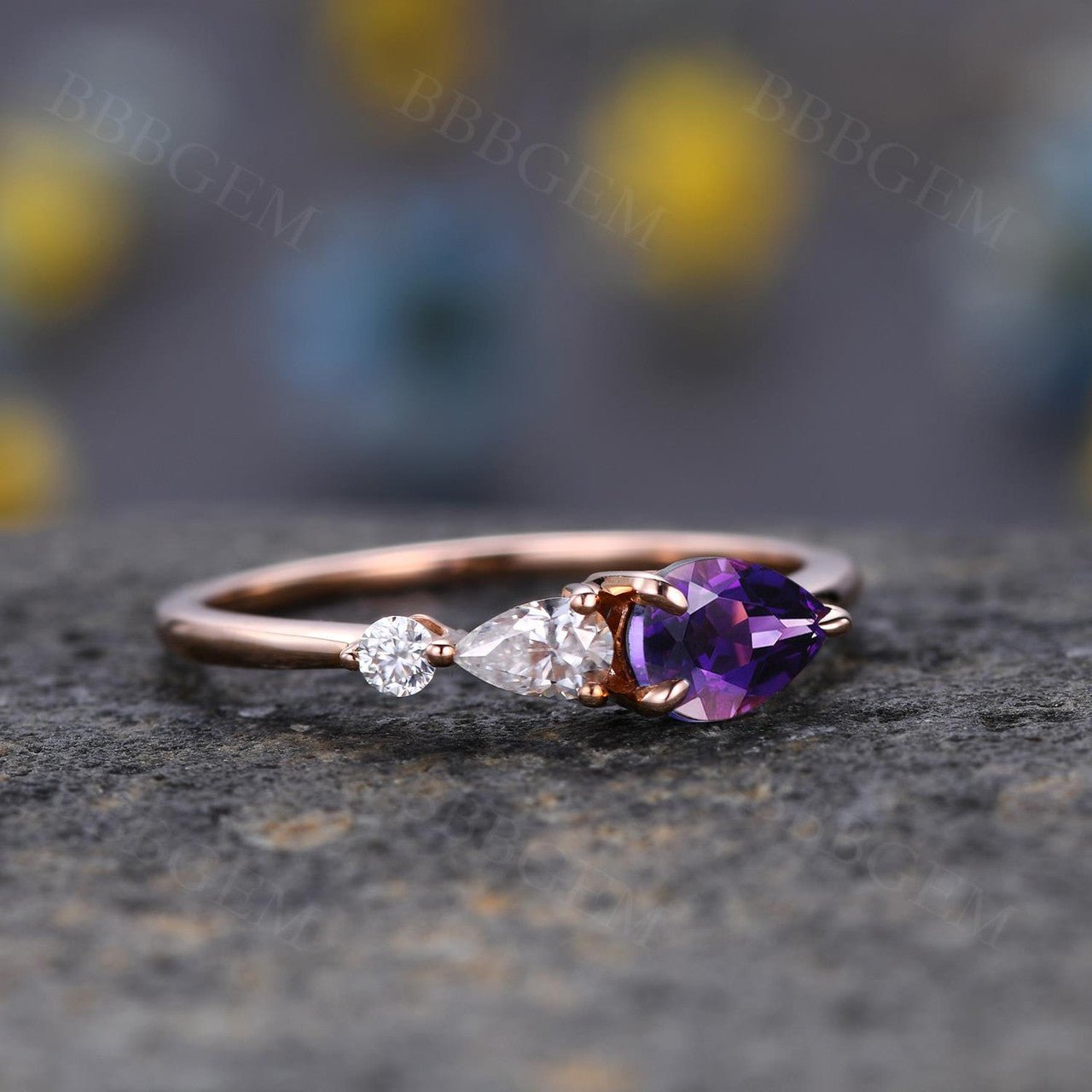 4x6mm Pear Cut Garnet & Moissanite Engagement Ring in Rose Gold - Perfect for Proposals, Anniversaries & Romantic Occasions