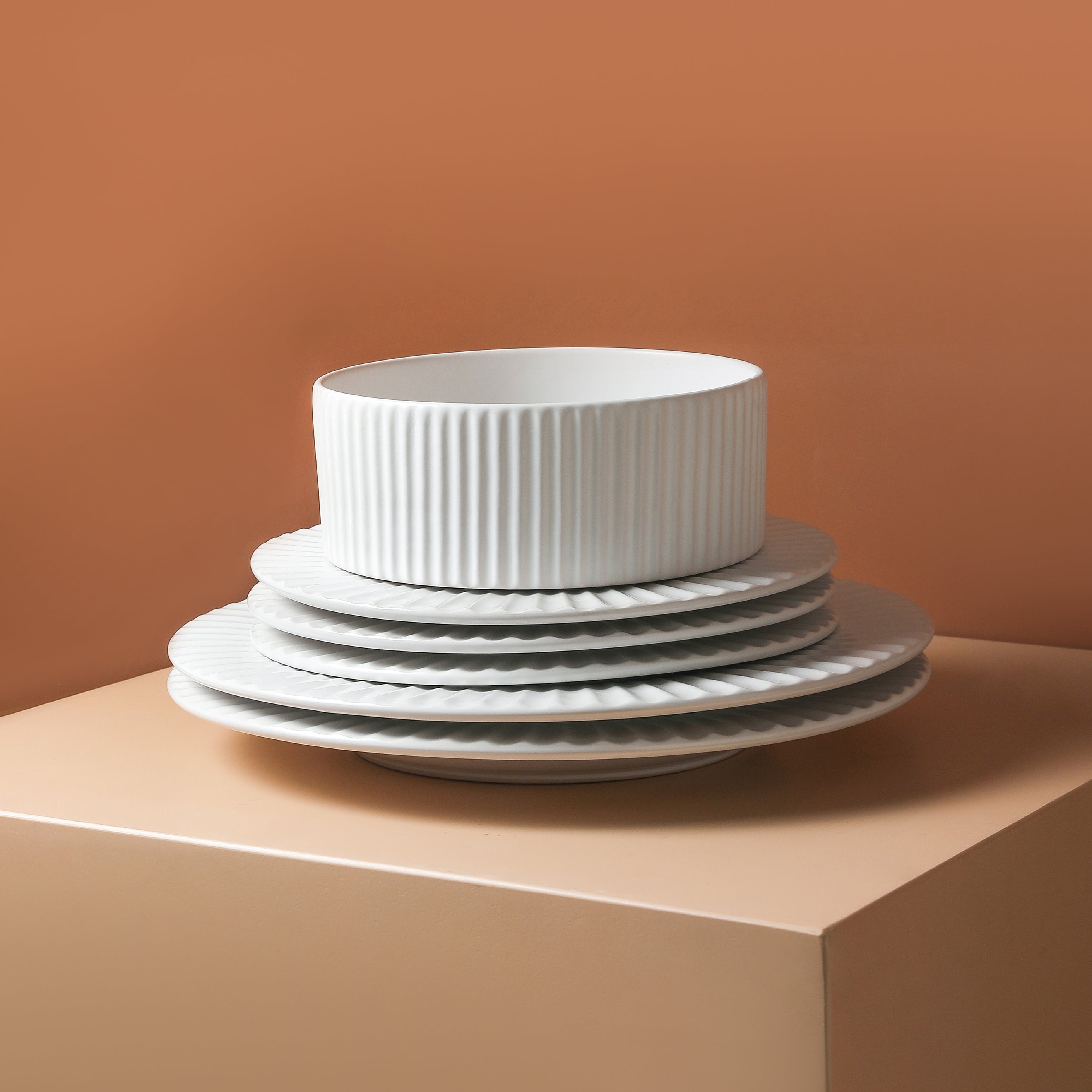 Premium White Stoneware Dinnerware Set - 16-Piece Porcelain Plates, Bowls & Mugs - Elegant & Durable for Everyday Use, Dinner Parties & Restaurant Style Dining