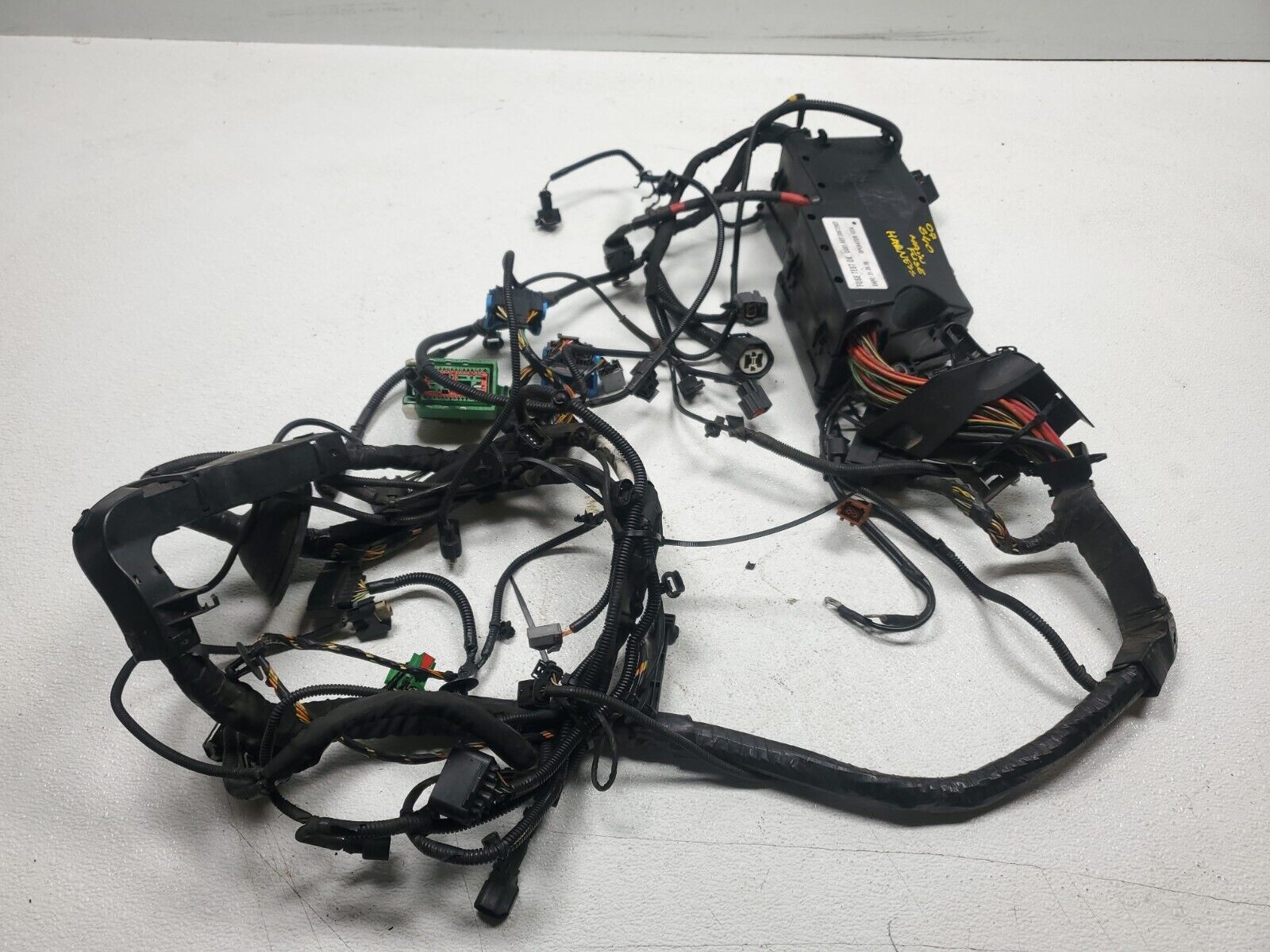 05-09 Volvo S40 2.4L Fuse Box & Wiring Harness OEM Replacement - Perfect for Electrical System Repairs & Maintenance