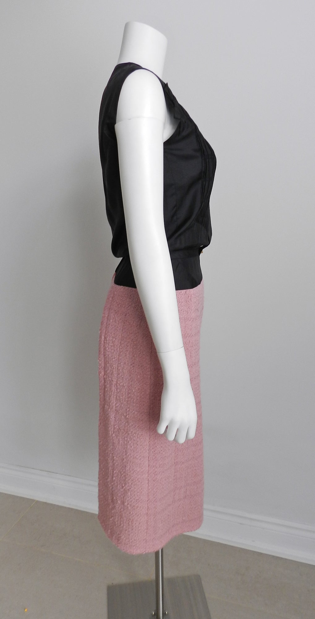 Vintage Chanel 1963 Pink Haute Couture Suit - Authentic Documented Collector's Piece for Fashion Shows & Special Occasions