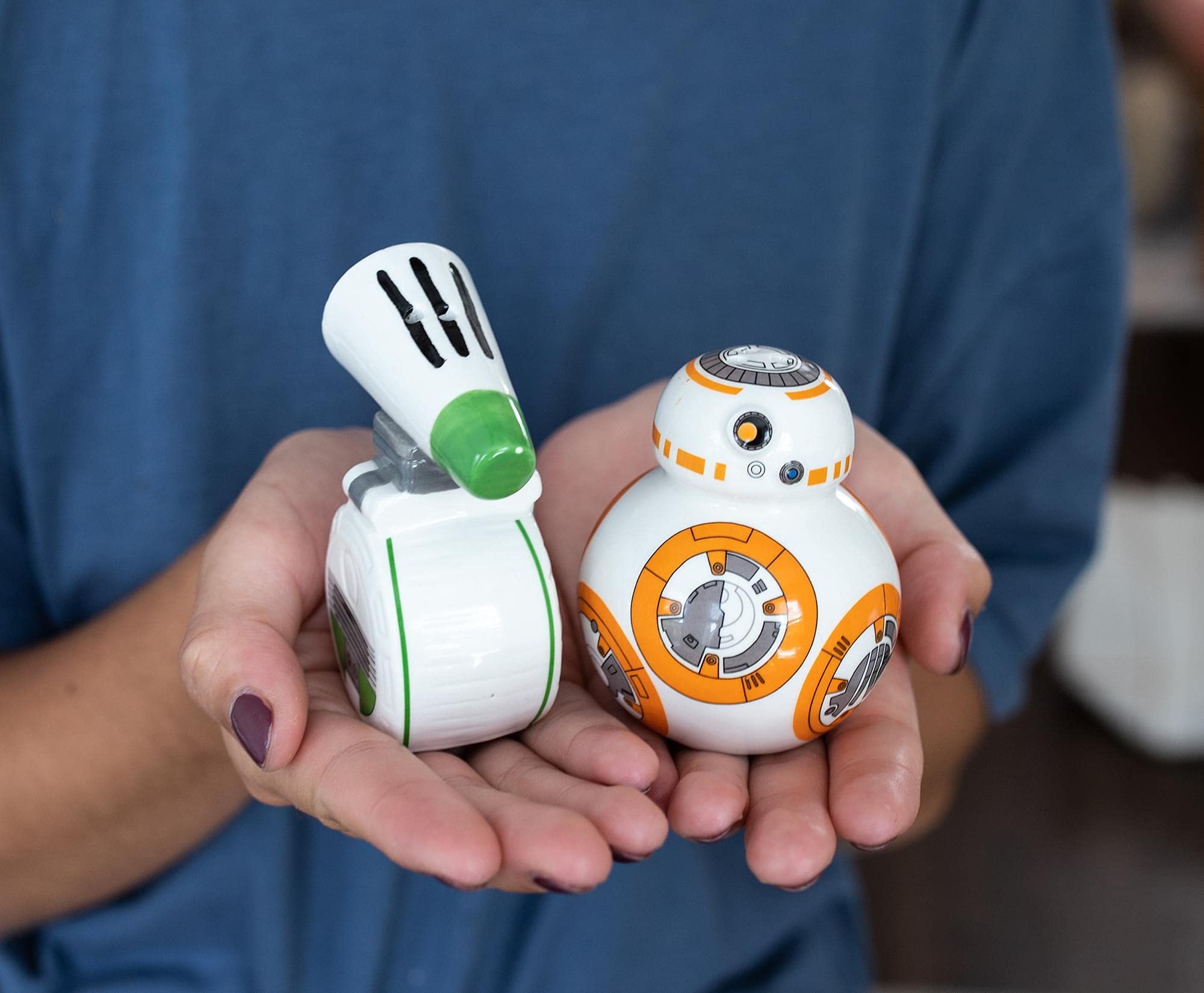 Star Wars Episode 9 Rise of Skywalker Ceramic Salt and Pepper Shakers Set - Official Movie Collectible for Kitchen, Dining Table & Star Wars Fan Gifts