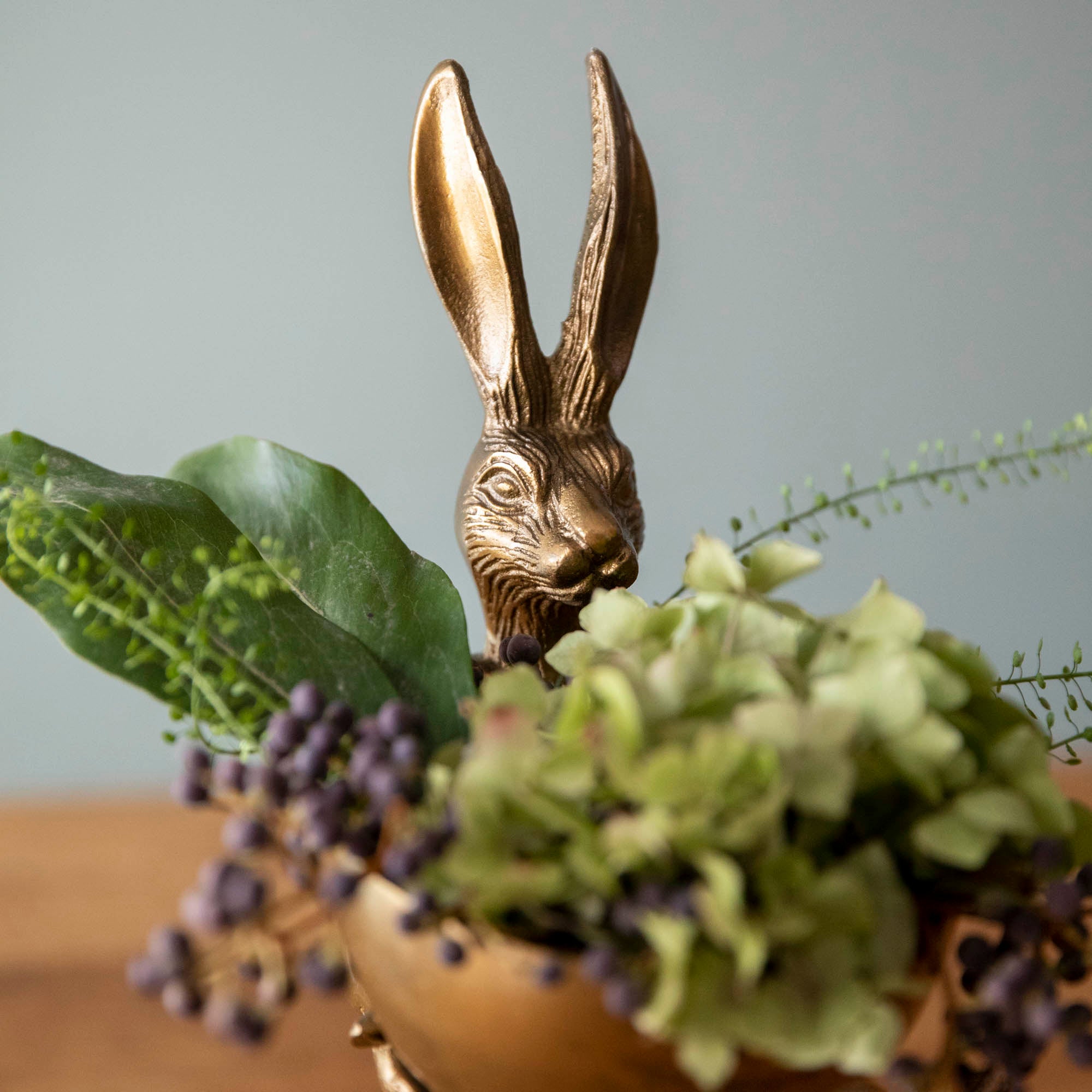 Premium Rabbit Dish Stand - Elegant Tableware Holder for Kitchen & Dining Room Decor - Perfect for Home, Restaurant, and Party Use