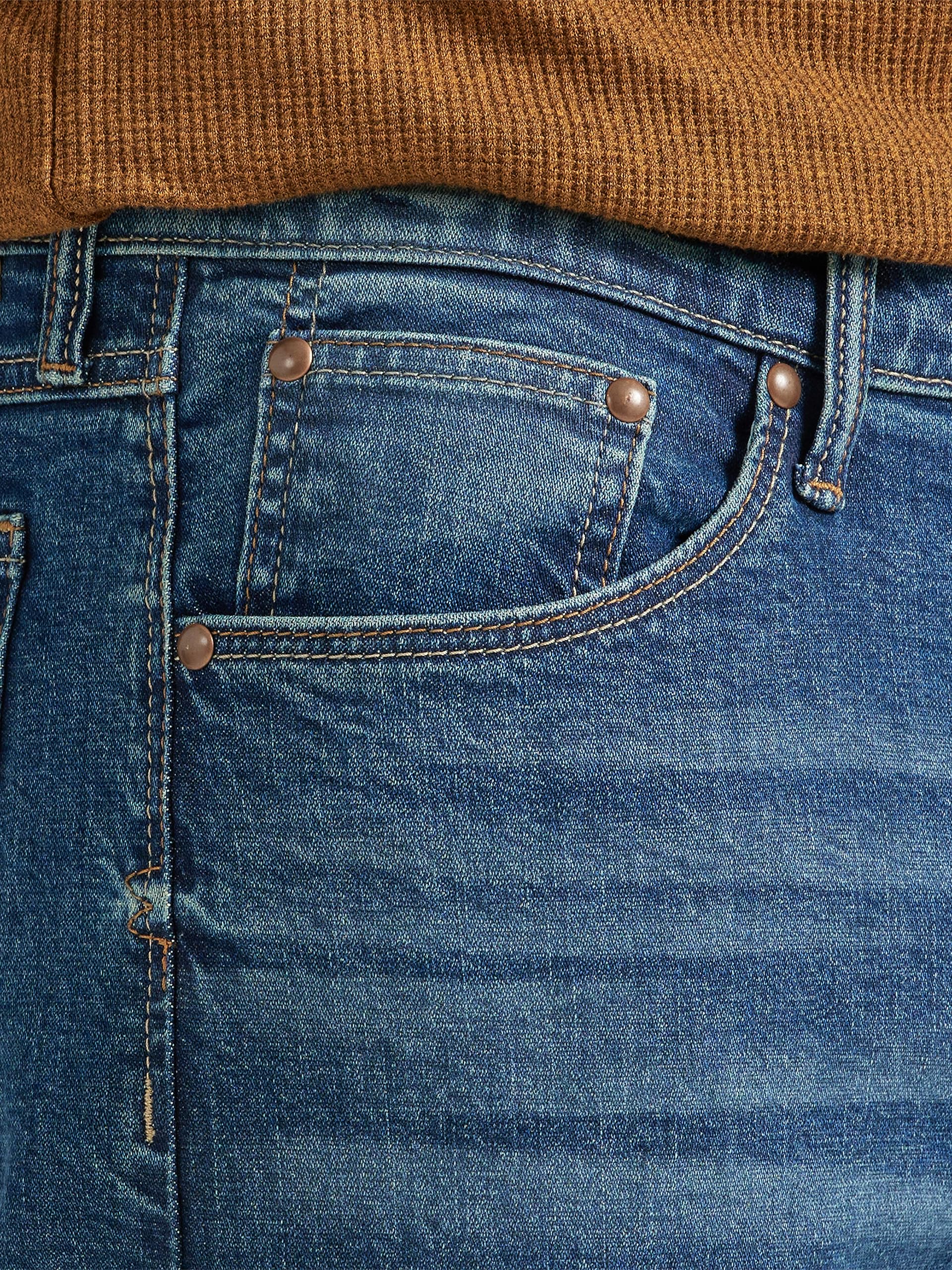 Wrangler Men's Relaxed Fit Boot Cut Jeans - Comfortable Denim Pants for Casual Wear & Outdoor Activities