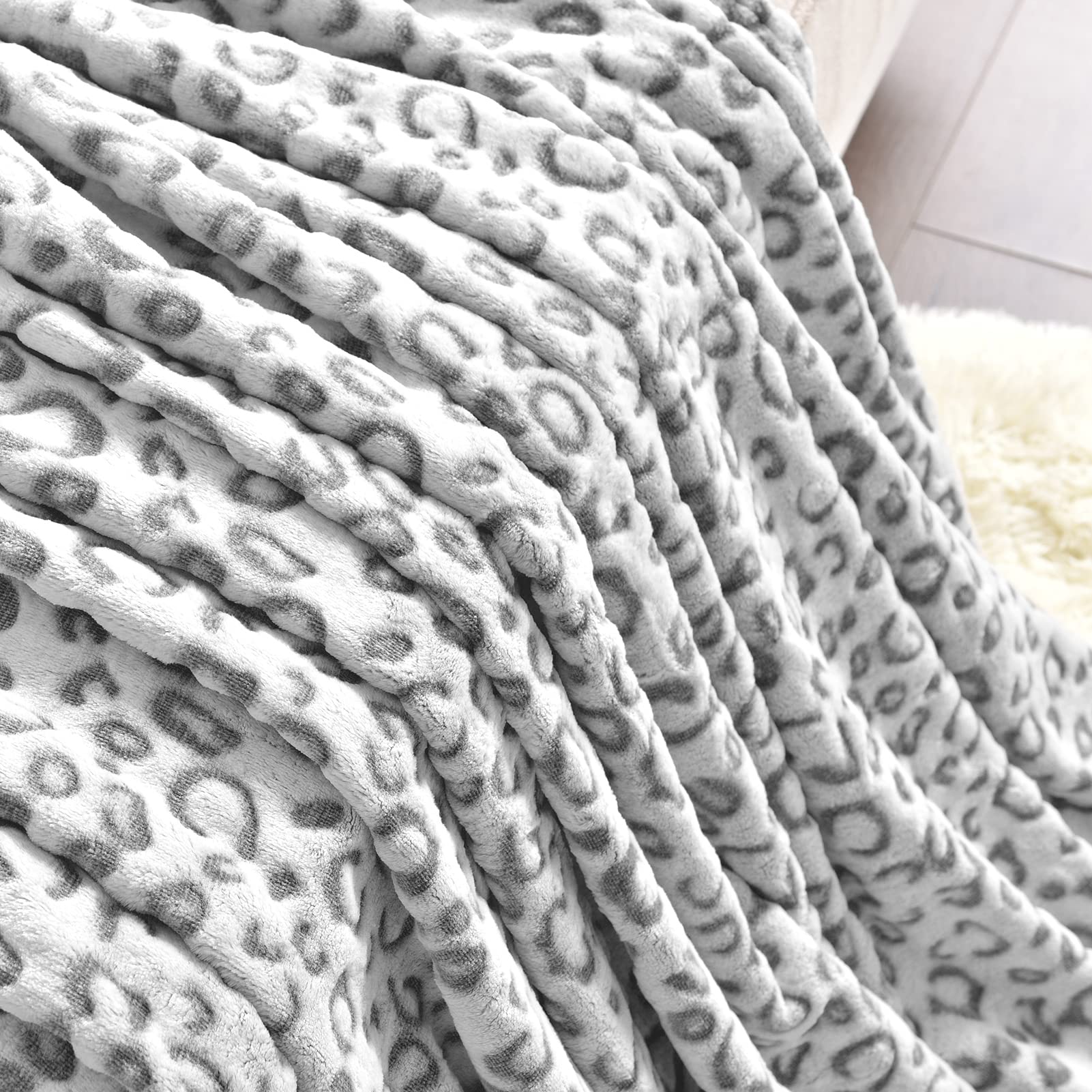 Premium Leopard Print Fleece Throw Blanket - Ultra Soft Lightweight Microfiber Plush Blanket for Couch, Sofa & Bed - Cozy Warm King Size (108x90 Inches) in Gray - Perfect for Living Room, Bedroom & Winter Snuggling