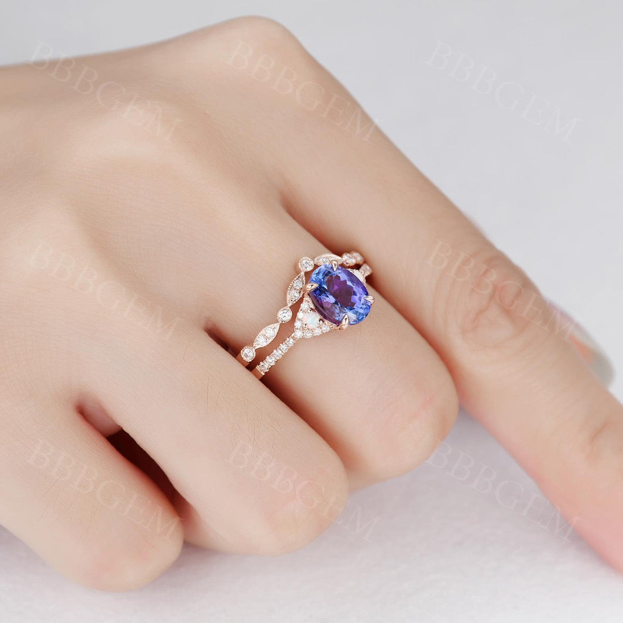 Exquisite Oval Tanzanite Engagement Ring in Rose Gold with Diamond Accents - Art Deco Eternity Band for Weddings, Anniversaries & Special Occasions