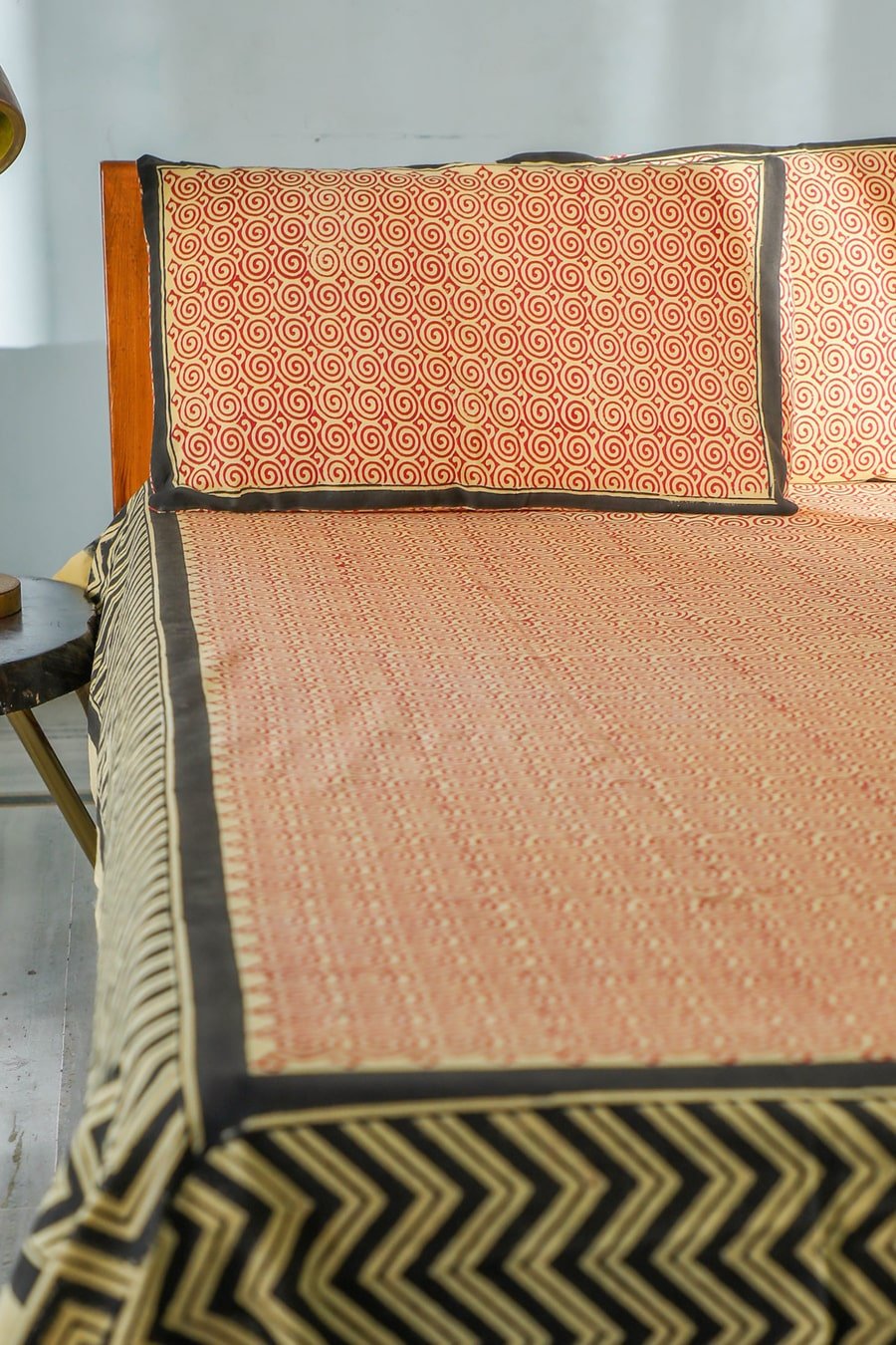 SootiSyahi 'Reddish Waves' Handblock Printed Cotton Bedsheet - 100% Organic Cotton Queen Size Bed Sheet Set for Boho Bedroom Decor & Cozy Home Styling