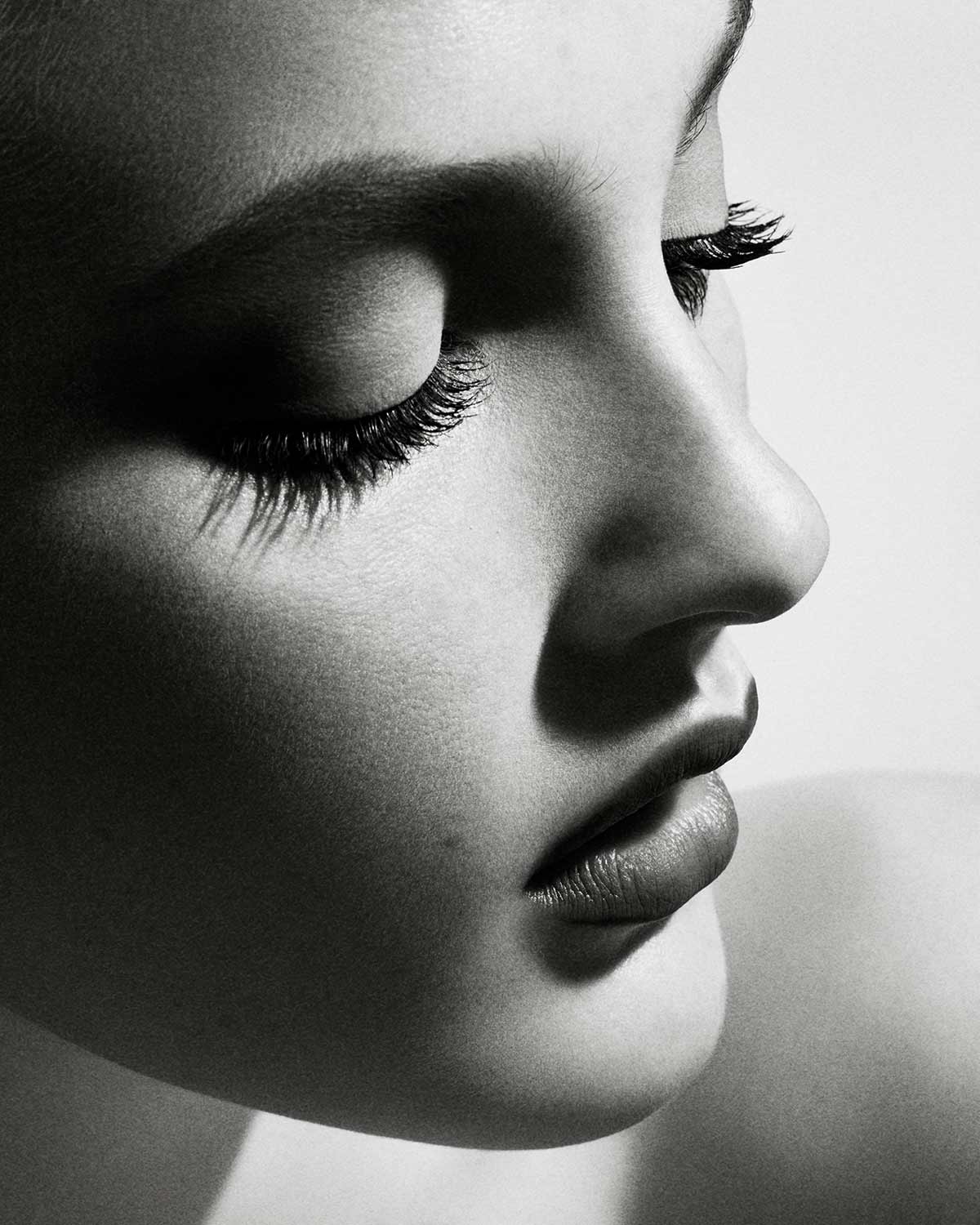 Full Frontal Volume, Lift & Curl Mascara for Dramatic Lashes - Perfect for Night Out & Special Occasions