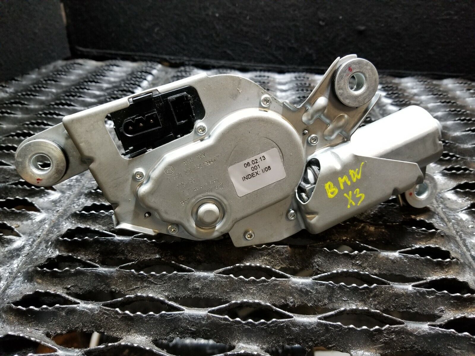 04 05 06 BMW X3 E83 Rear Wiper Motor Replacement - OEM Quality - Perfect for Rainy Weather & Winter Driving