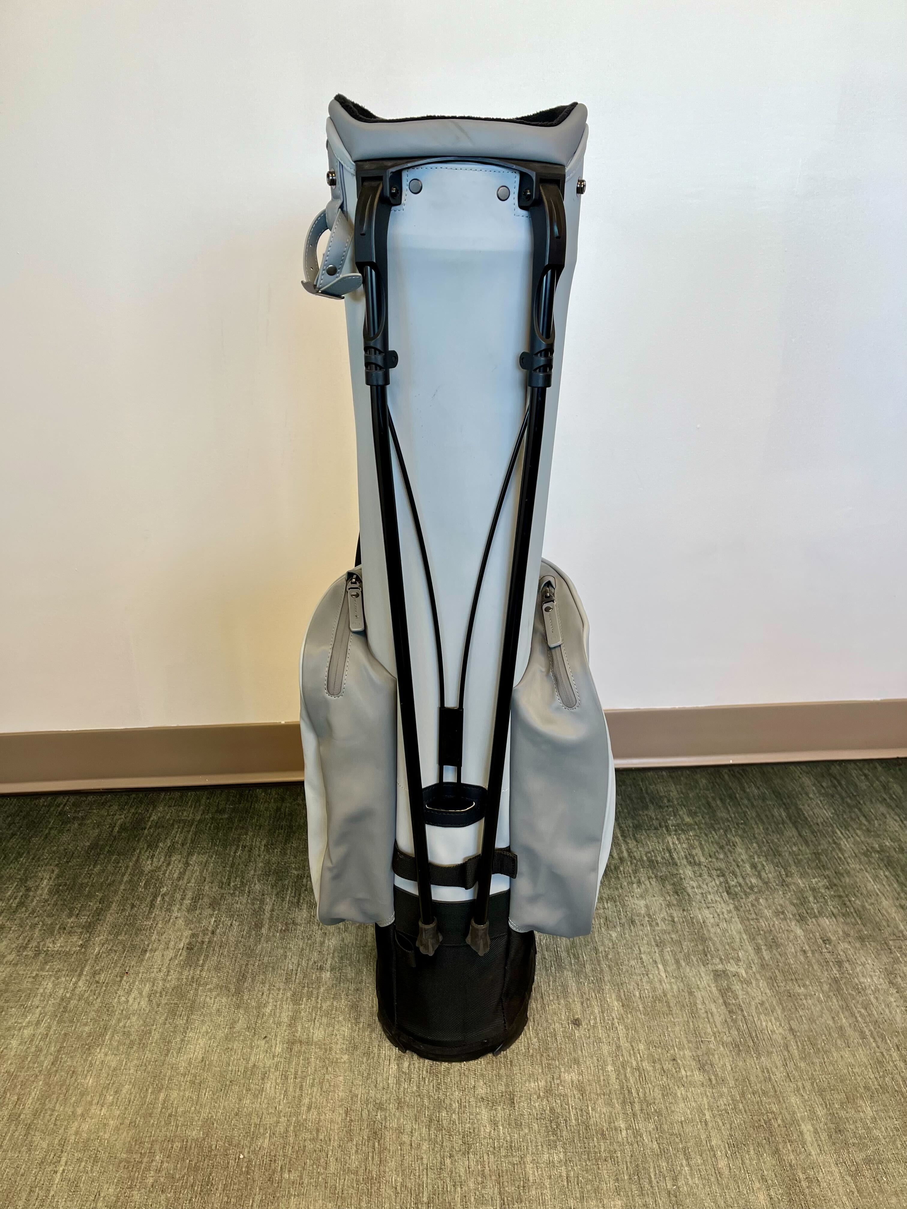 Stitch Lightweight John Deere Golf Carry Bag with 2 Dividers & 4 Pockets - Adjustable Strap for Comfortable Golfing | Perfect for Course Play & Driving Range Practice
