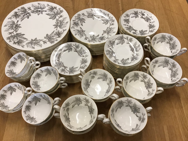 Wedgewood Ashford 7-Piece Dinnerware Set for 9 - Elegant Porcelain Tableware for Formal Dining, Entertaining & Special Occasions