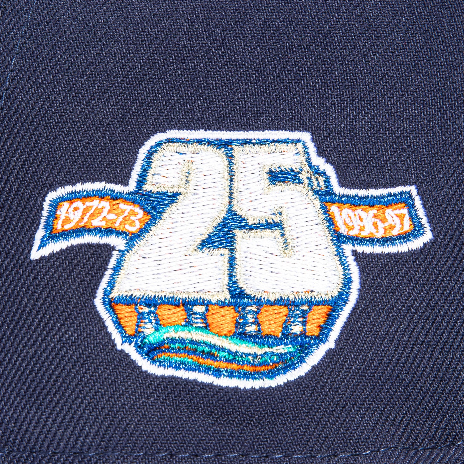 New Era 59Fifty New York Islanders 25th Anniversary Patch Snapback Hat - Light Navy & Black - Official NHL Licensed Baseball Cap for Men & Women - Perfect for Hockey Games, Fan Gear & Streetwear Fashion