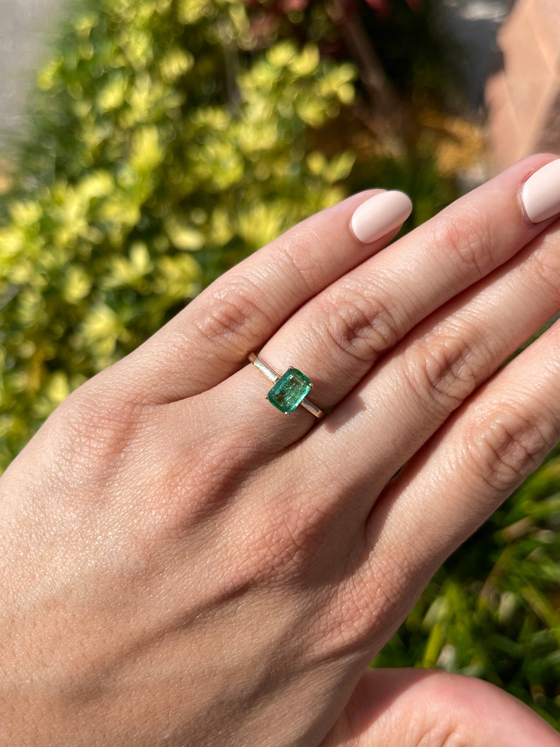 1.05 Carat Emerald Solitaire 14K Yellow Gold Engagement Ring for Women - Perfect for Proposals, Anniversaries & Special Occasions