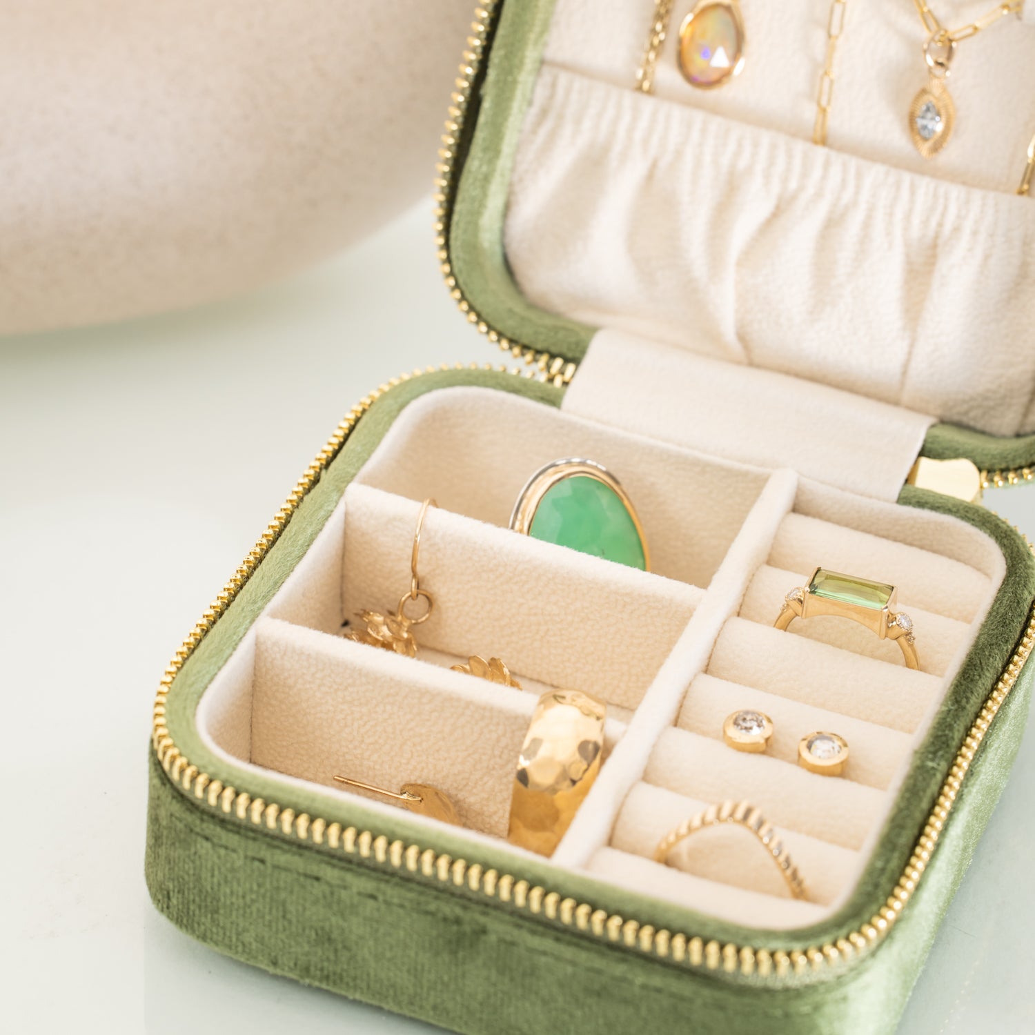 Elegant Jewelry Travel Case - Portable Jewelry Organizer for Necklaces, Rings & Earrings - Perfect for Travel, Vacation & Daily Storage