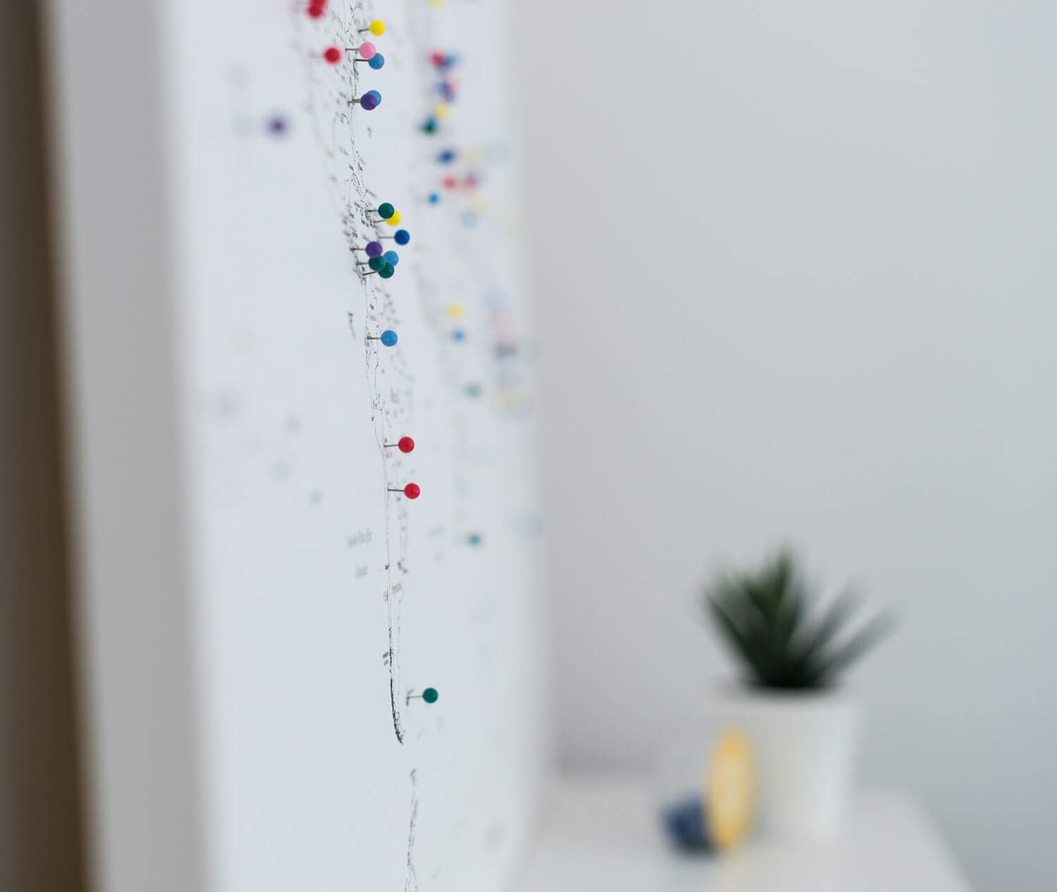 Small World Map with Pins - Push Pin Travel Map for Tracking Adventures - 23.6x15.7 Inch Cork Pinboard - Perfect for Home Office Decor & Travel Enthusiasts - Mark Your Visited Countries & Dream Destinations