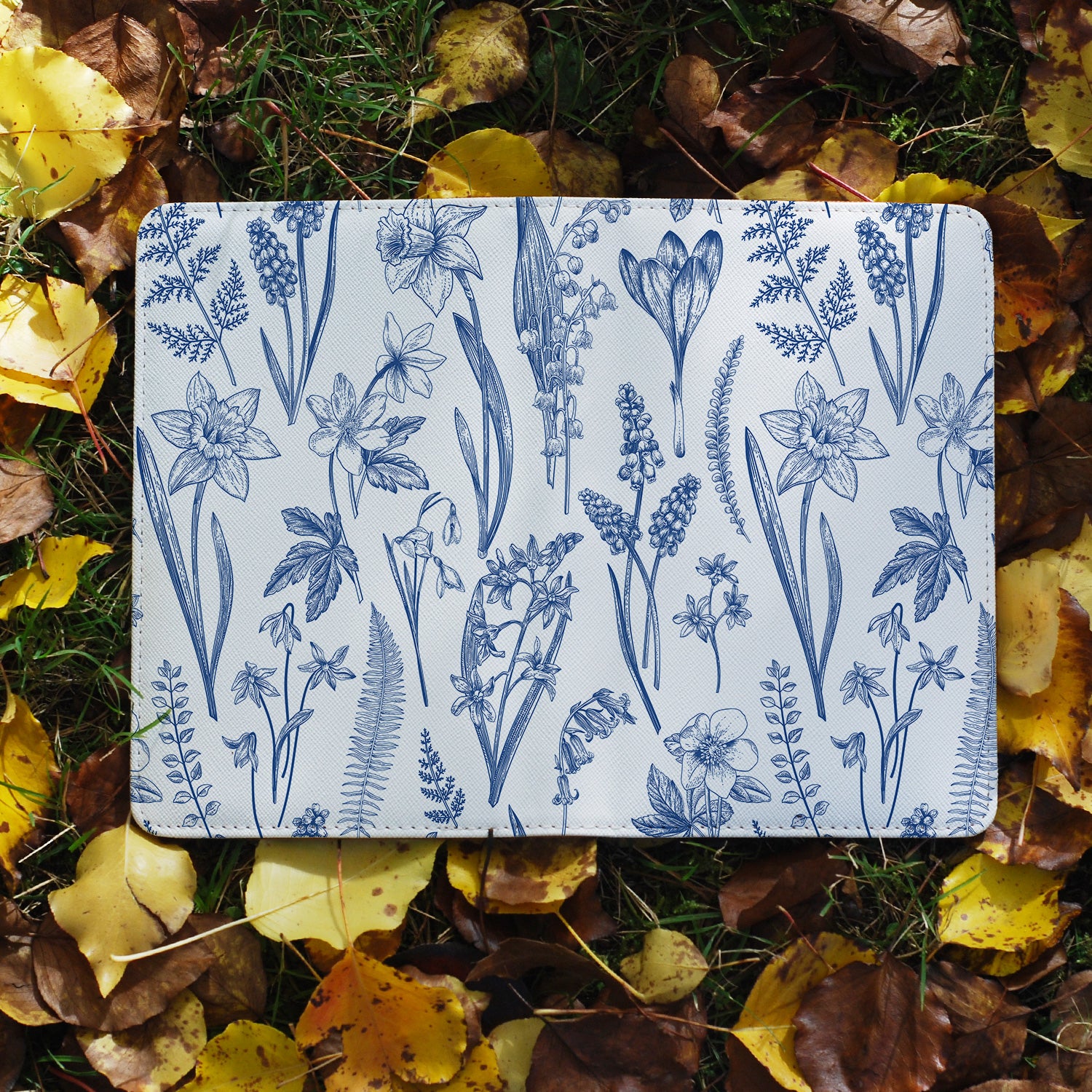 Waterproof RFID Blocking Travel Wallet with Floral Design - Perfect for Passport, Credit Cards & Cash - Ideal for Vacations, Business Trips & Daily Commute