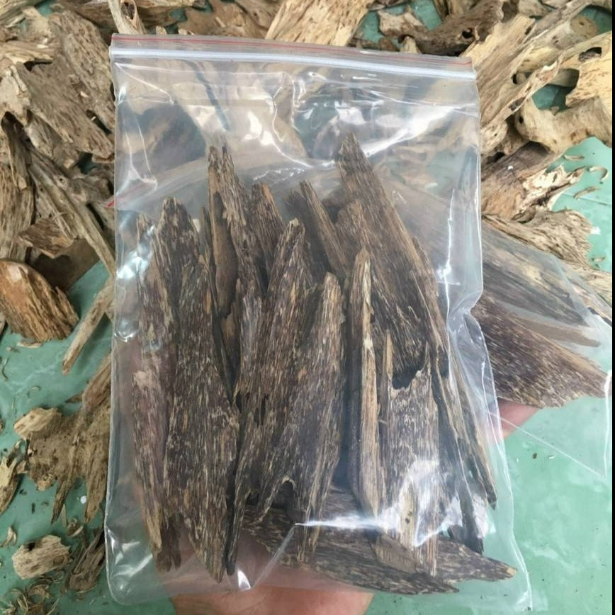 Premium Wild Agarwood Chips Incense - 100% Natural Aloeswood Grade A+++ (250g) | Directly Sourced from Quang Nam, Vietnam | Perfect for Meditation, Aromatherapy & Spiritual Ceremonies