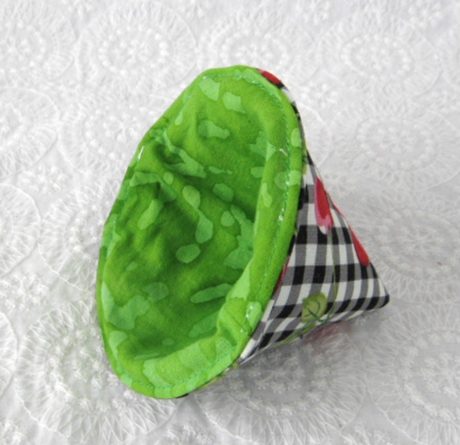 Cherry Pattern Padded Teapot Lid Holder with Green Marble Interior - Heat Resistant & Non-Slip Design for Tea Kettles, Pots, and Kitchen Safety Accessories