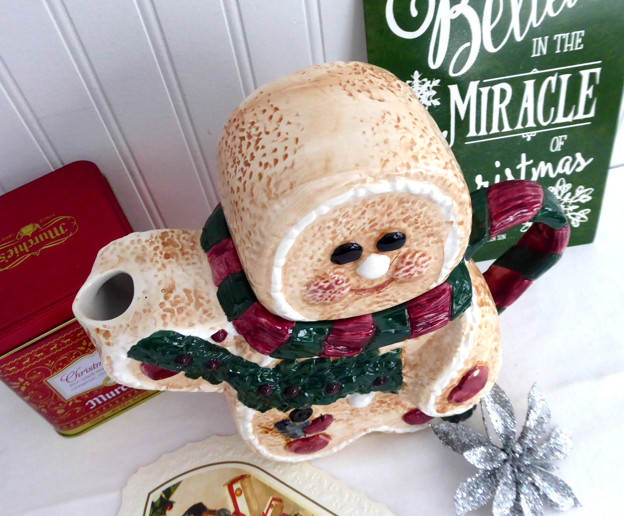 Large Hand-Painted Christmas Gingerbread Boy Ceramic Teapot - Holiday Gift for Tea Lovers, Perfect for Festive Gatherings & Cozy Winter Evenings