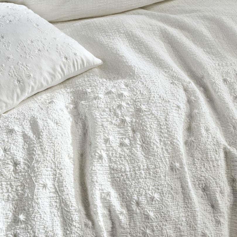 Linen House Abigail White Quilt Cover Set - Premium Cotton Bedding for Master Bedroom & Guest Room - Soft & Breathable Duvet Cover for All Seasons