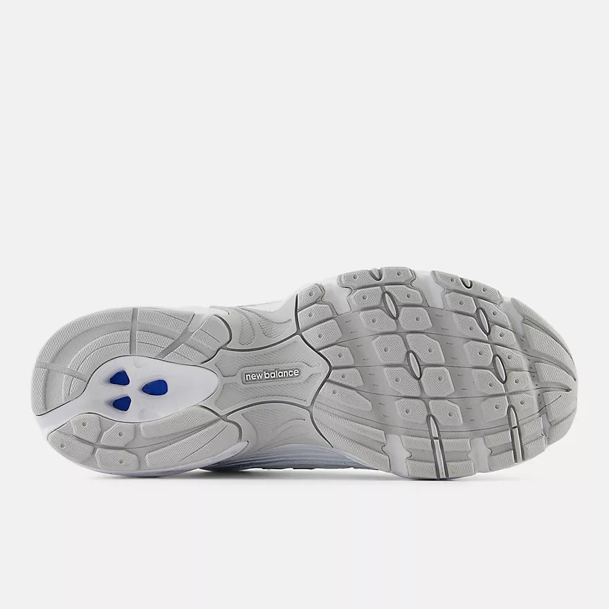 530 Sneaker White Silver Metallic - Lightweight Running Shoes for Men & Women - Perfect for Jogging, Gym Workouts & Casual Wear