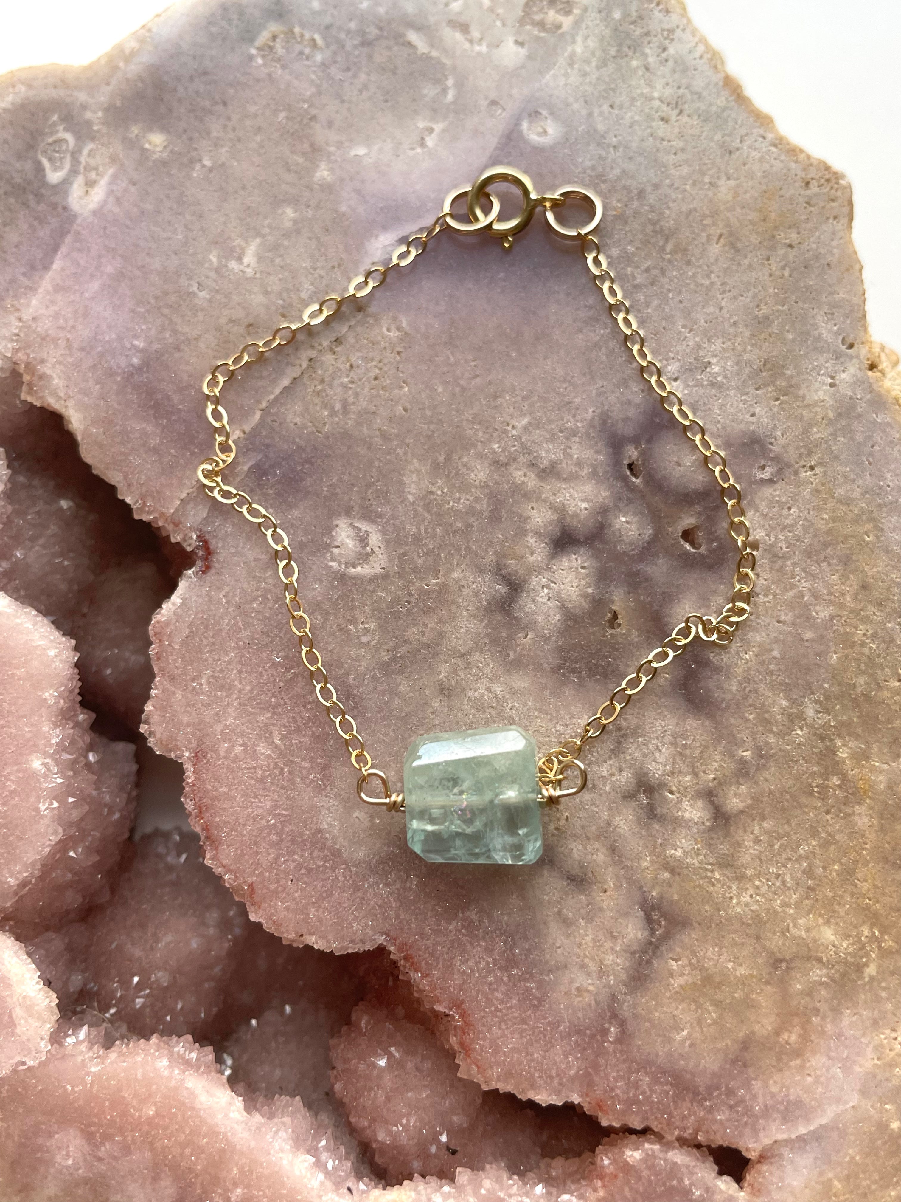 Natural Aquamarine Crystal Bracelet for Women - Healing Stone Jewelry for Stress Relief & Positive Energy - Perfect for Meditation, Yoga & Everyday Wear