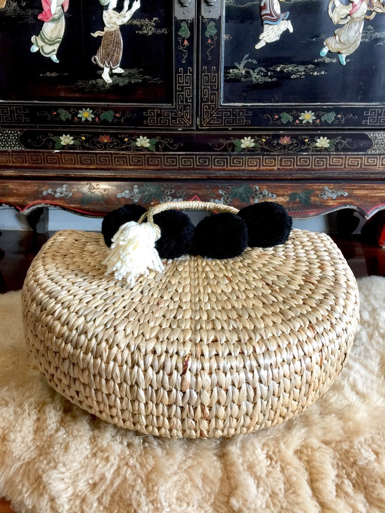 Stylish Pom Pom Straw Tote Bag for Women - Perfect Beach Basket Bag, Summer Straw Handbag for Outdoors, Picnics & Vacation