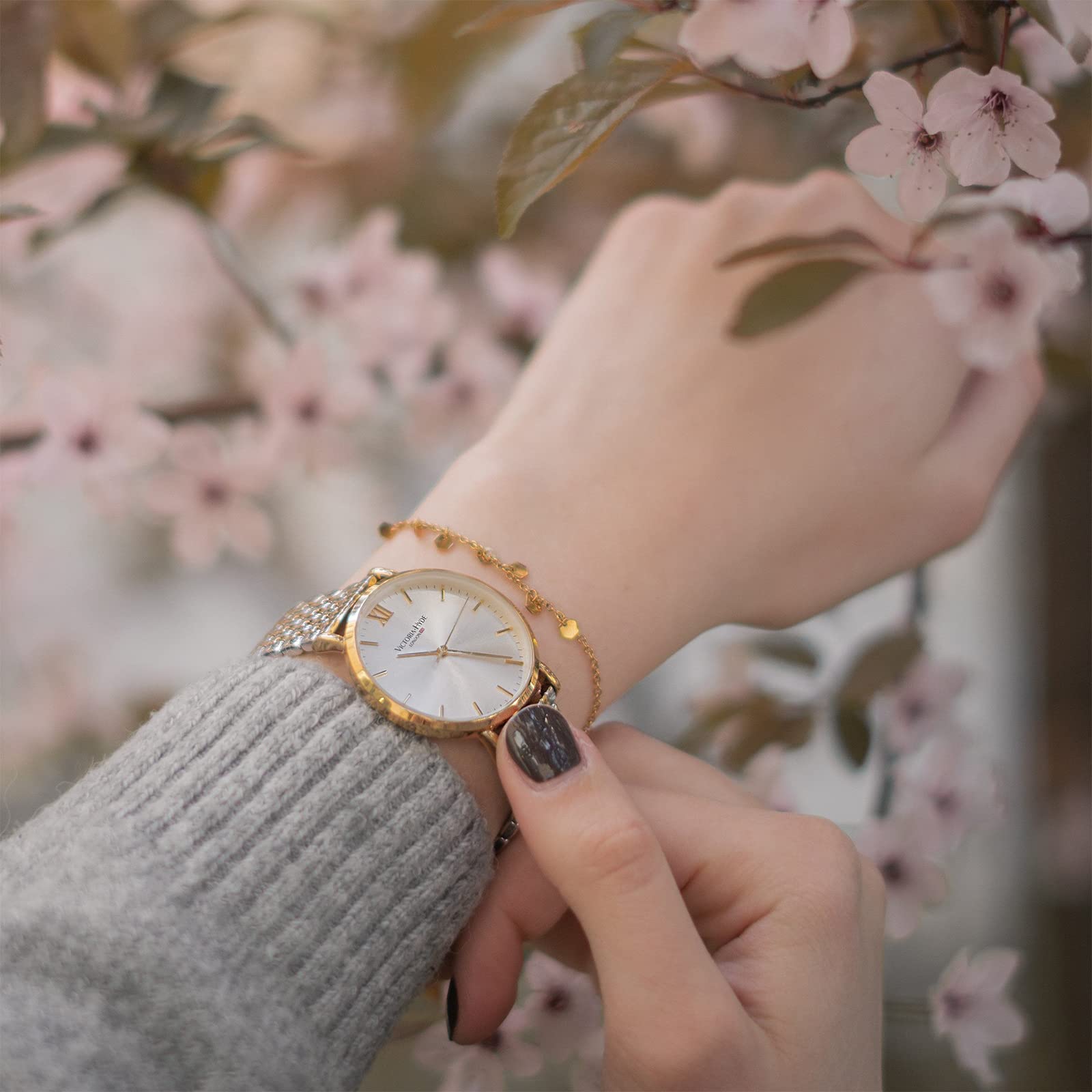 VICTORIA HYDE Women's Gold Analog Quartz Watch - Stainless Steel Waterproof Ladies Wristwatch with Bracelet Set | Perfect for Everyday Wear, Office & Special Occasions