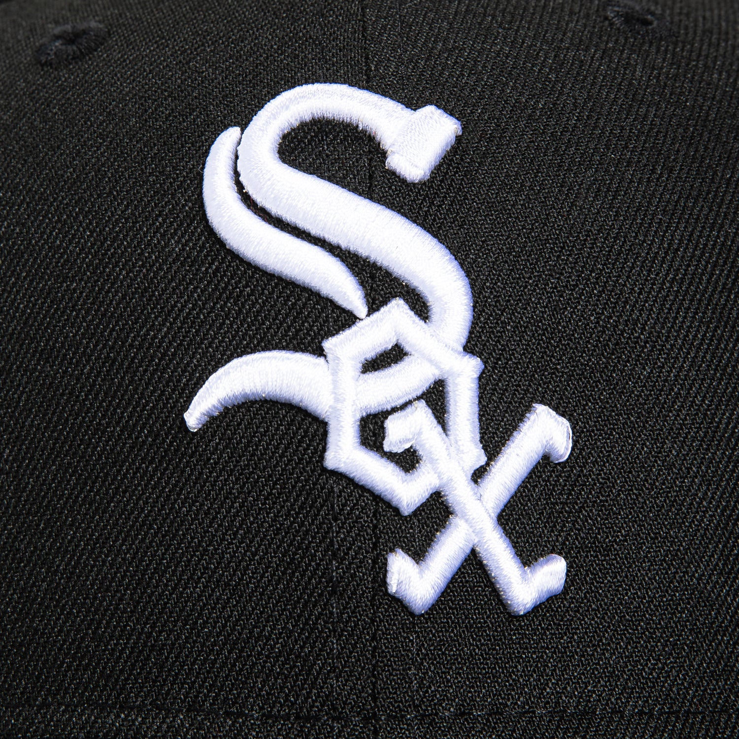 New Era 9Fifty MLB Basic Chicago White Sox Snapback Hat - Black & White - Official Baseball Cap for Men & Women - Perfect for Games, Streetwear & Sports Fans