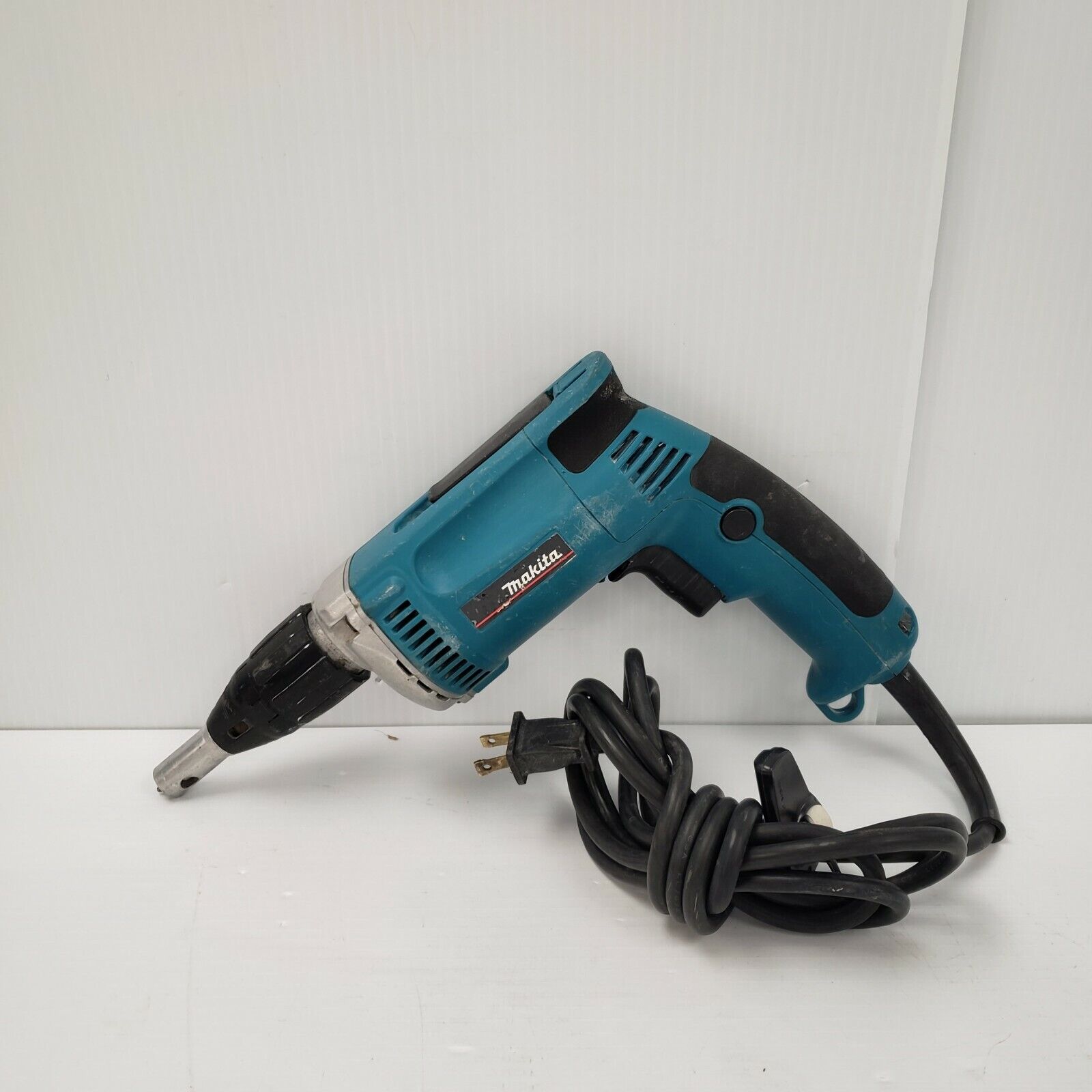 Makita 6824 Cordless Drill - 18V Lithium-Ion Power Tool for Home DIY & Professional Construction Projects