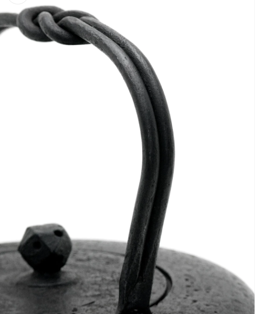 Authentic Japanese Nanbu Tetsubin Iron Teapot - Koizumi Nizaemon 11th Generation Dora Gata Cast Iron Kettle with Gift Box | Perfect for Tea Ceremonies, Home Decor & Japanese Culture Enthusiasts