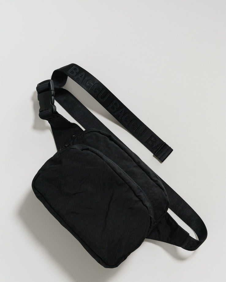 BAGGU Black Fanny Pack - Waist Bag for Travel, Running & Hiking - Hands-Free Crossbody Bag for Men & Women
