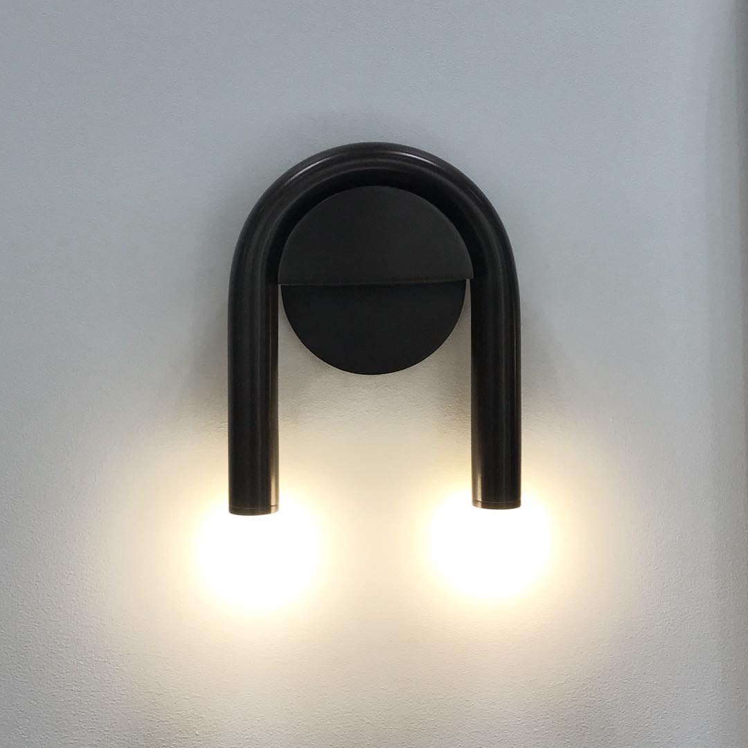 Modern C-Shaped Wall Lamp - Sleek LED Sconce Light for Bedroom, Living Room & Hallway - Dimmable Ambient Lighting for Home Decor & Cozy Atmosphere