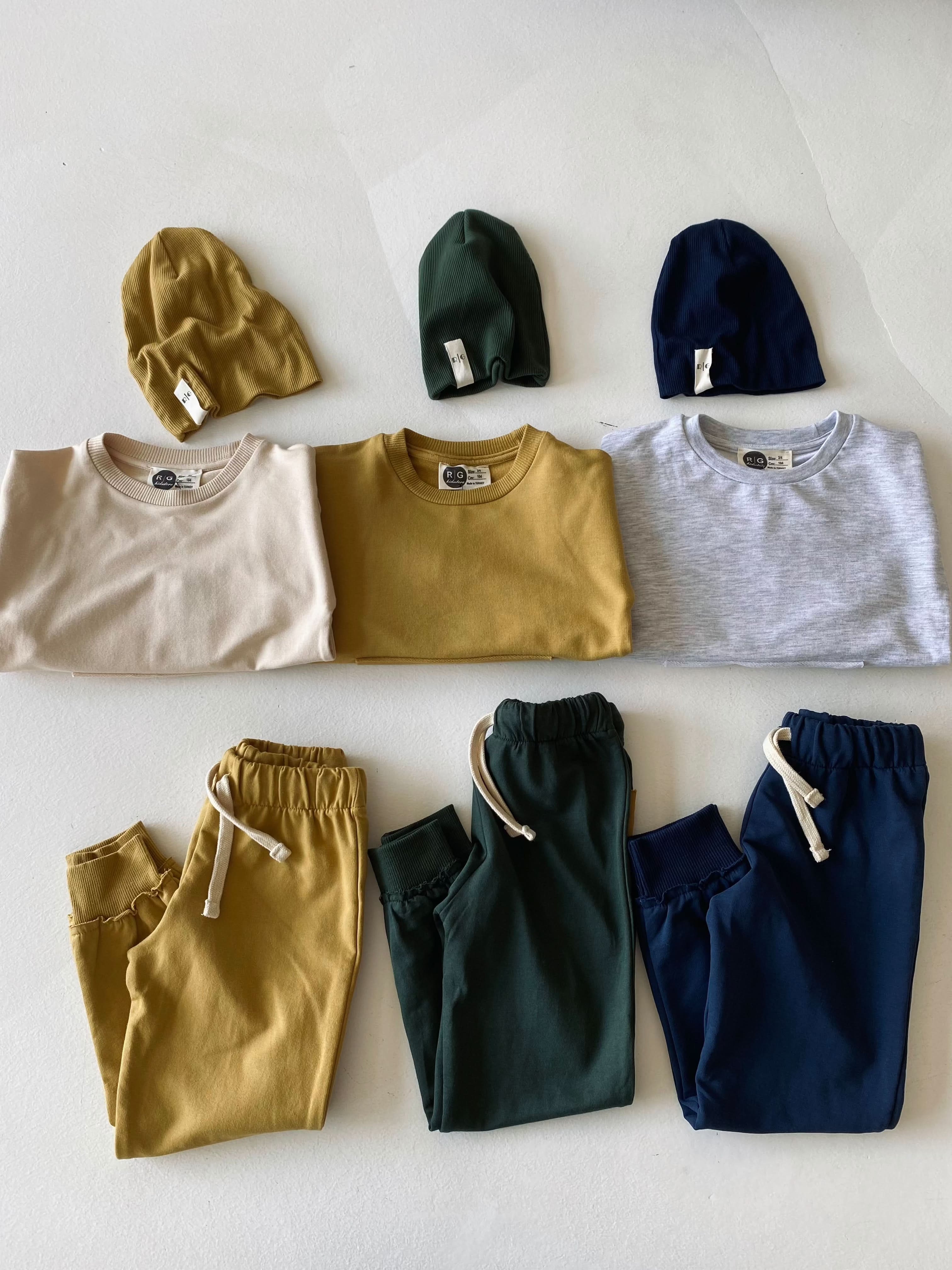Kids Sweater, Beanie & Tracksuit Set for Boys & Girls Ages 3-9 - Cozy Winter Outfit for School, Playdates & Outdoor Activities