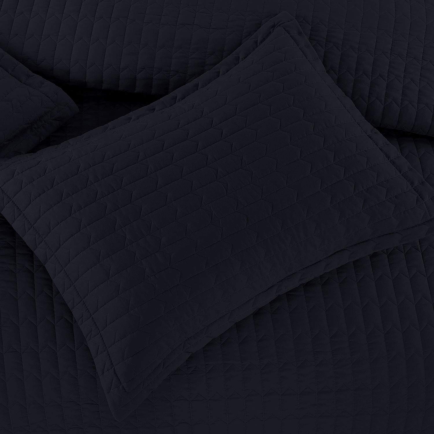 BASIC CHOICE 3-Piece Quilt Set - Soft Lightweight All-Season Bedding with 1 Quilt & 2 Shams - Dark Blue Arrow Pattern - King Size for Cozy Bedroom Decor & Guest Room Essentials