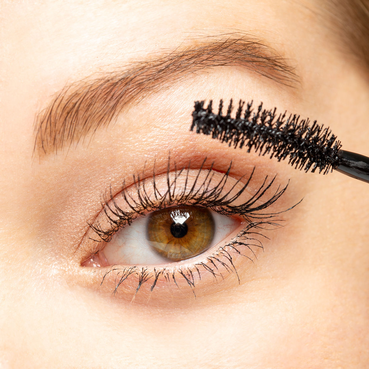 Eclipse Volumizing and Curling Mascara - Lengthening & Waterproof for Dramatic Lashes - Perfect for Daytime Glam & Nighttime Looks