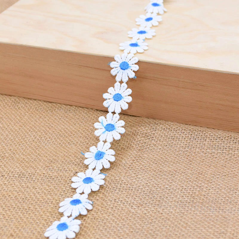 Daisy Flower Lace Trim - Elegant Floral Lace Fabric for Wedding Dresses, DIY Crafts & Home Decor - Perfect for Bridal Gowns, Costumes, Scrapbooking & Sewing Projects
