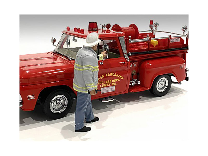 1/18 Scale Fire Captain Action Figure - Realistic Firefighter Model for Diorama & Collectors - Perfect for Model Displays, Toy Scenes & Gifts
