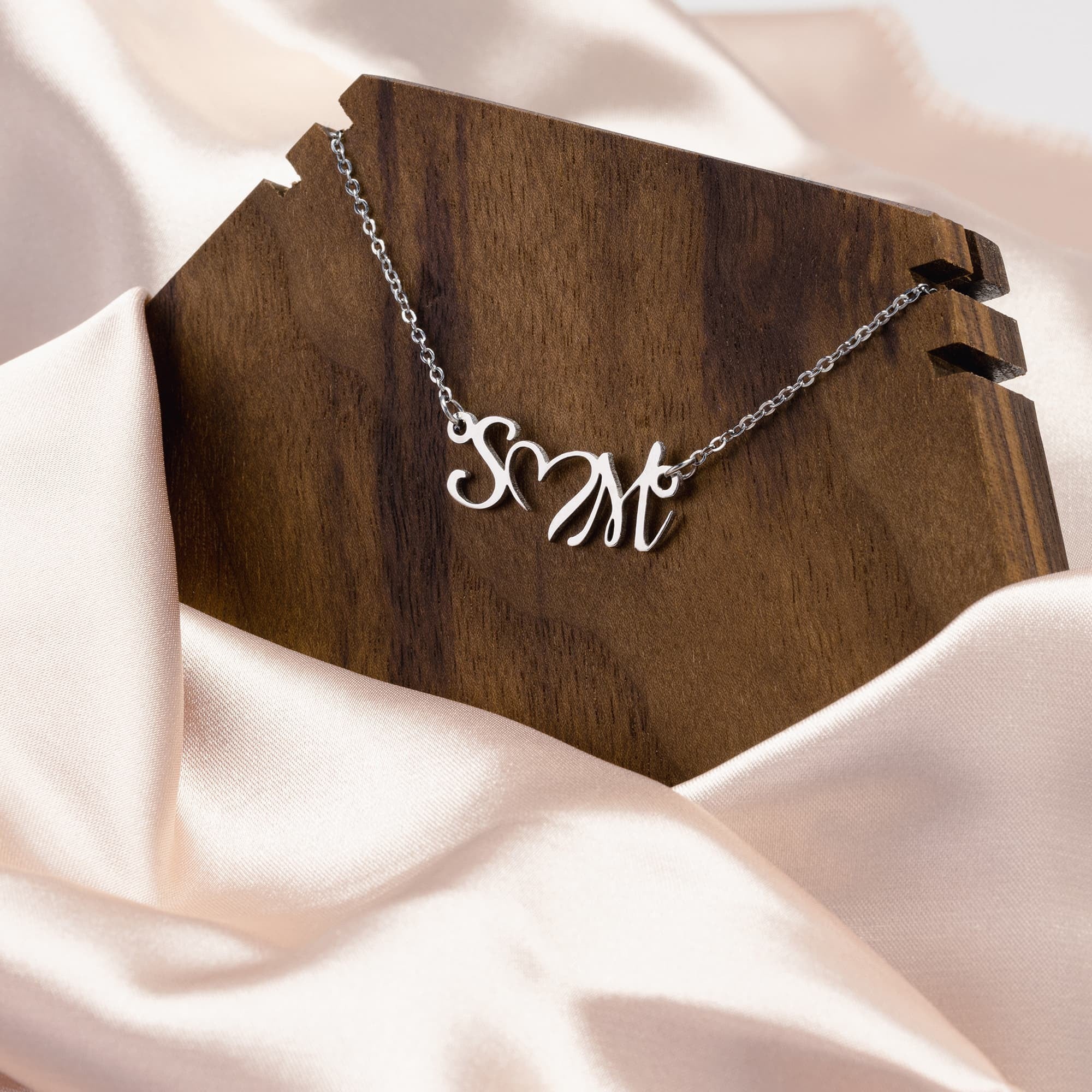 Personalized Couple Necklace for Her & Him - Romantic Anniversary & Wedding Gift for Couples - Perfect for Valentine's Day, Engagement & Special Occasions
