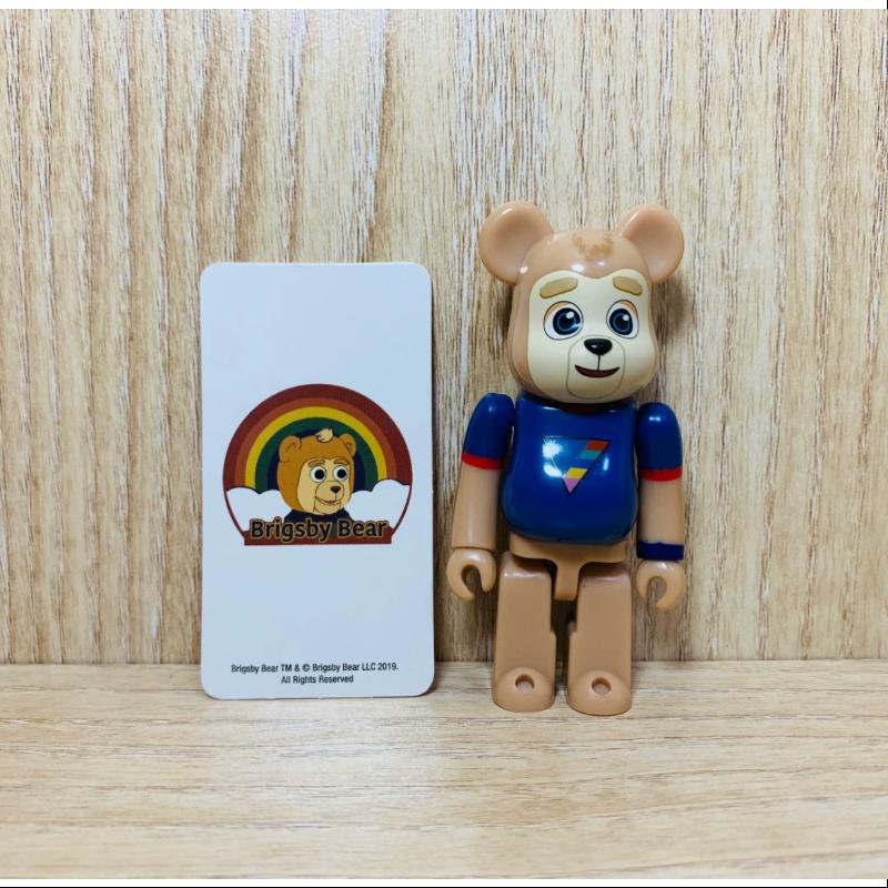 Bearbrick Series 39 ARTIST BRIGSBY BEAR 100% Collectible Vinyl Figure - Limited Edition Art Toy for Display & Collection, Perfect for Home Decor, Office Display, and Gift Giving