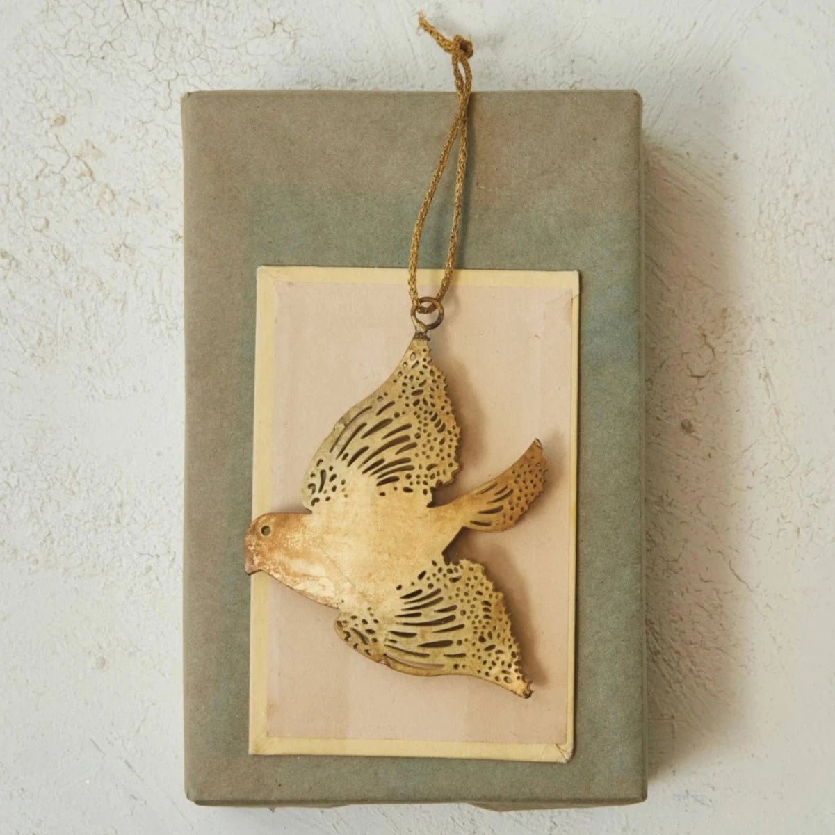 Vintage Gold Metal Bird Ornament - Handcrafted Decorative Bird Figurine for Home Decor, Wedding Centerpiece, Garden Accent, and Gift Giving