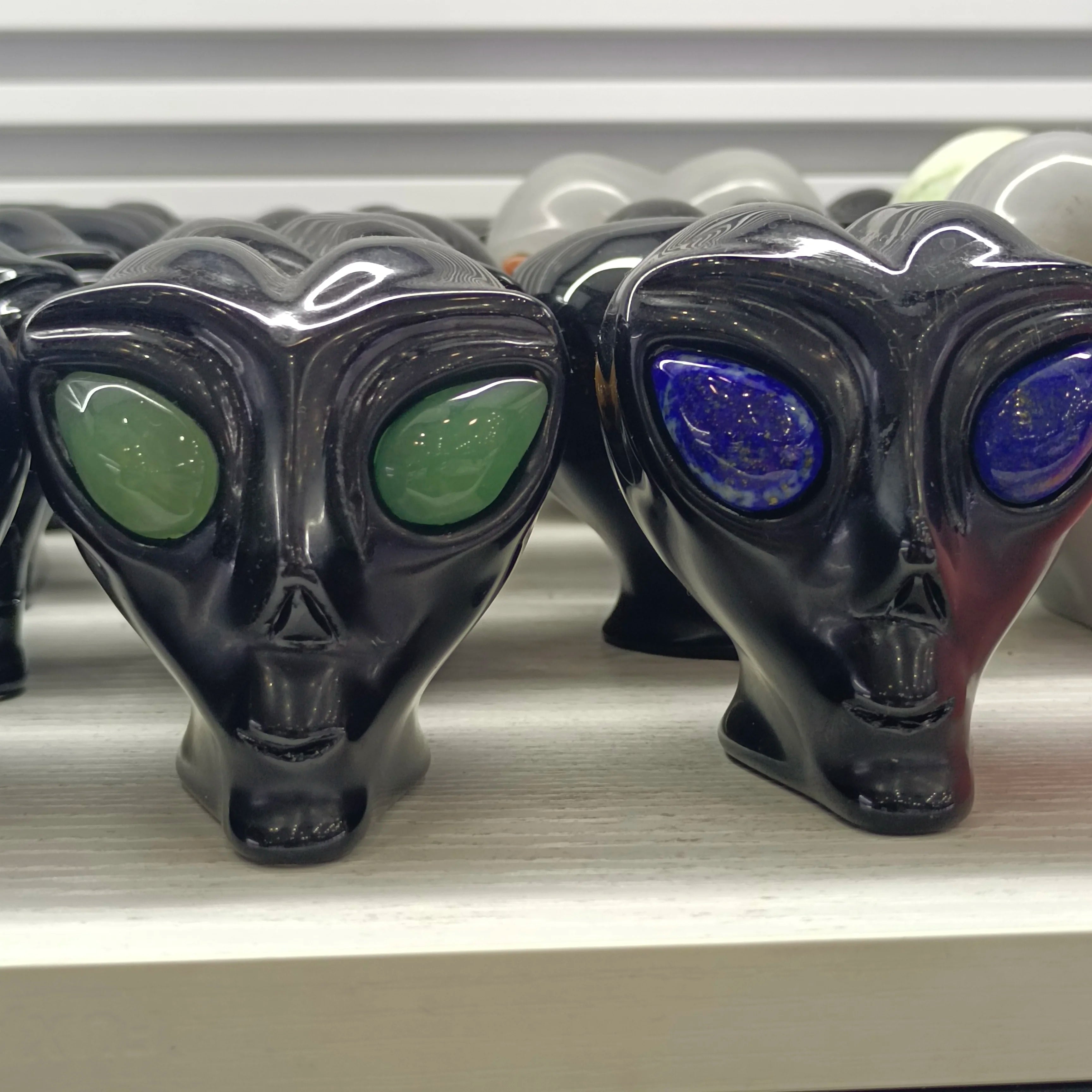 Alien Skull Obsidian Carving - Natural Healing Crystal Stone Statue for Home Decor, Meditation & Energy Work | Handcrafted Quartz Gemstone Collection Figurine for Spiritual Gifts & Yoga Space