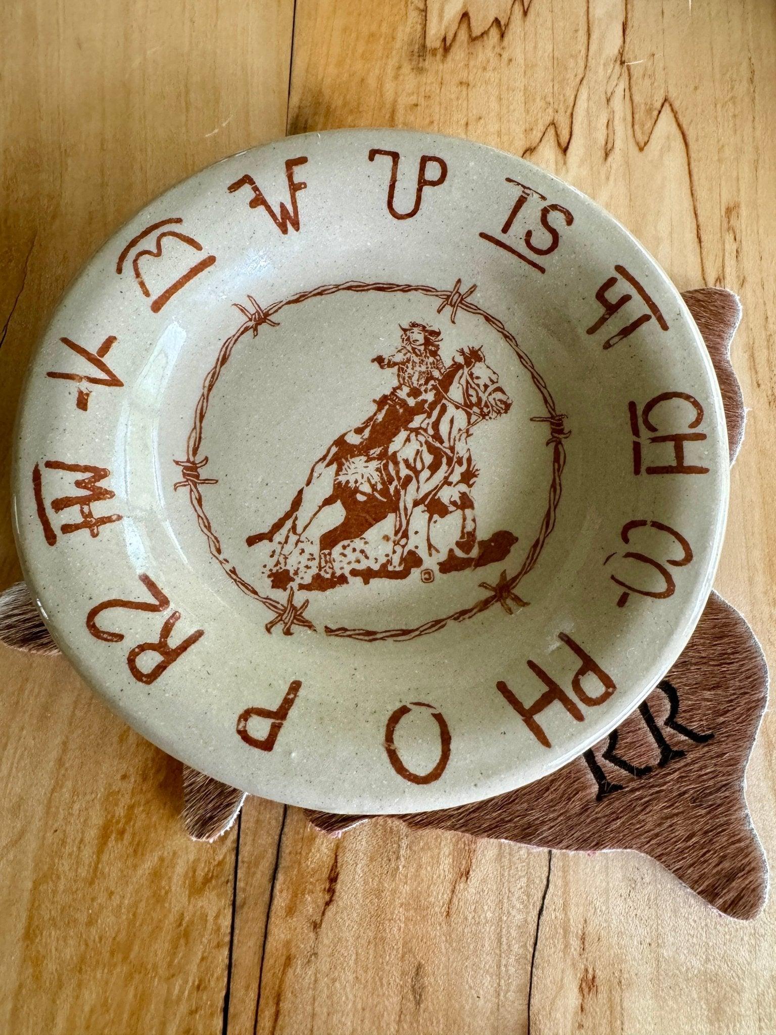 Blue Mountain Brands Western Dinnerware Set - Elegant Cowboy Themed Plates, Bowls & Mugs for Rustic Home Decor & Western Style Dining - Perfect for Ranch, Cabin, or Southwestern Themed Kitchens